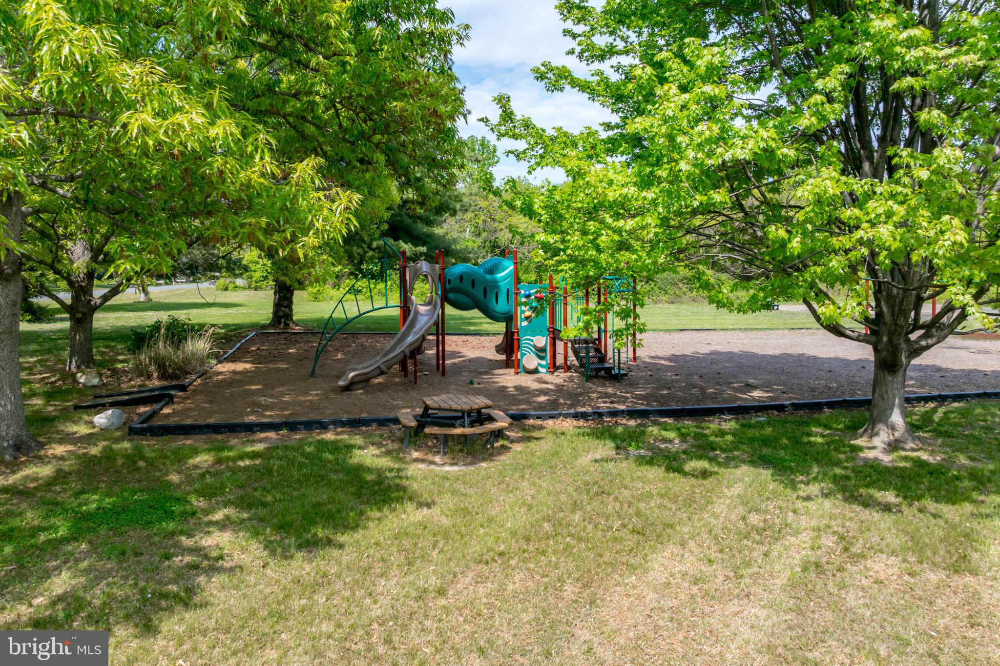 QUEEN ANNE COLONY - Residential