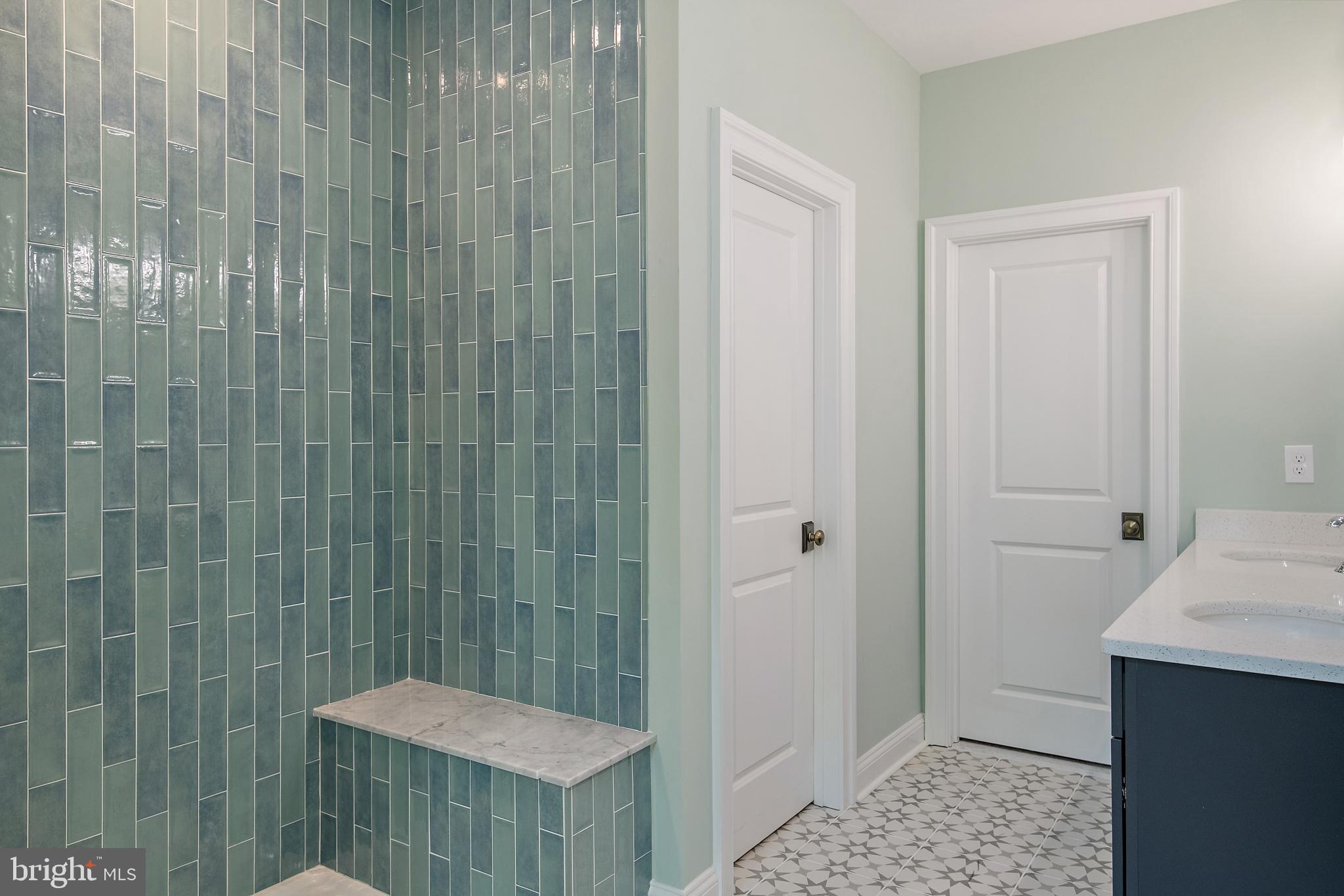 QUEEN ANNE COLONY - Residential