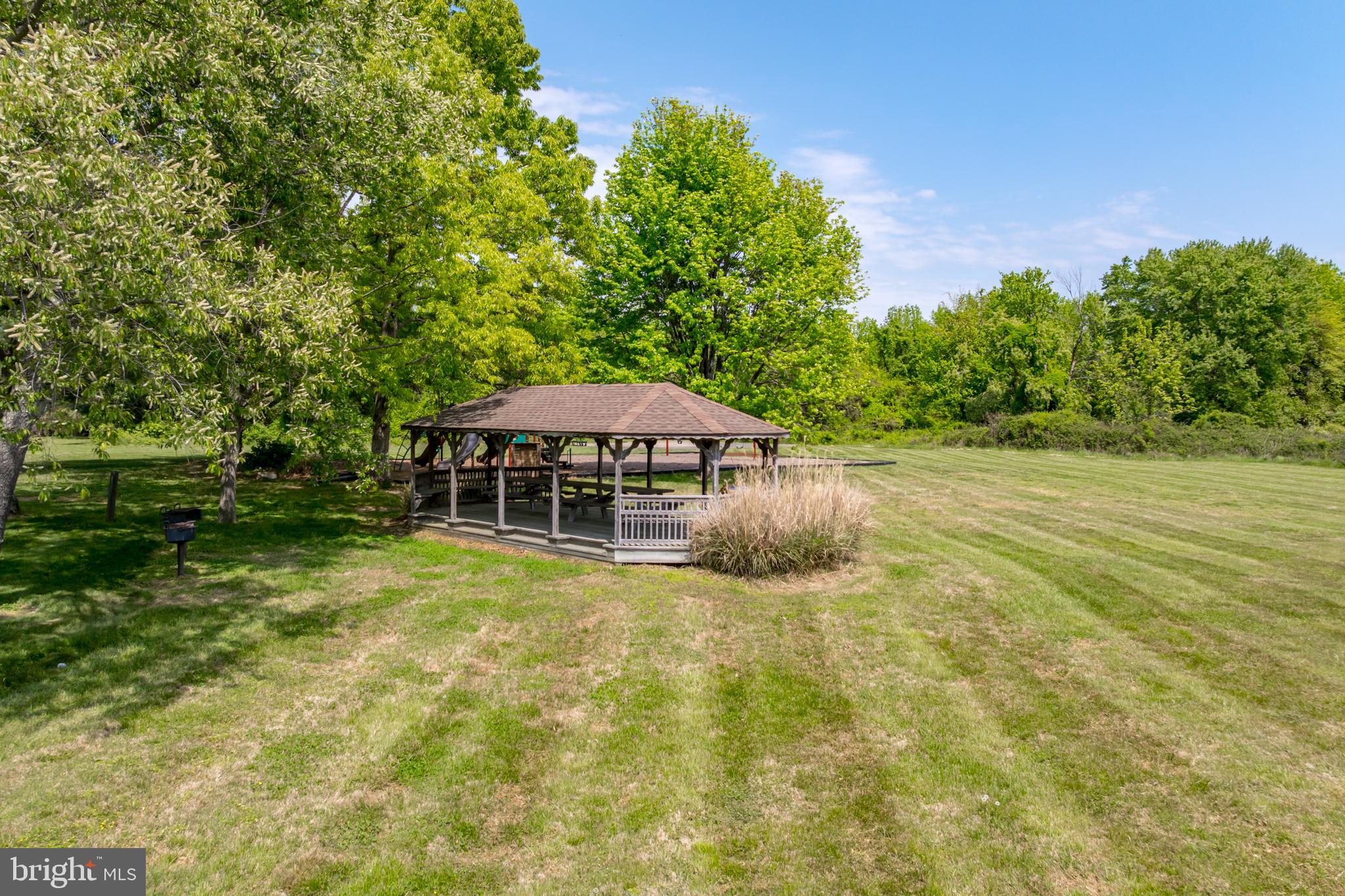QUEEN ANNE COLONY - Residential