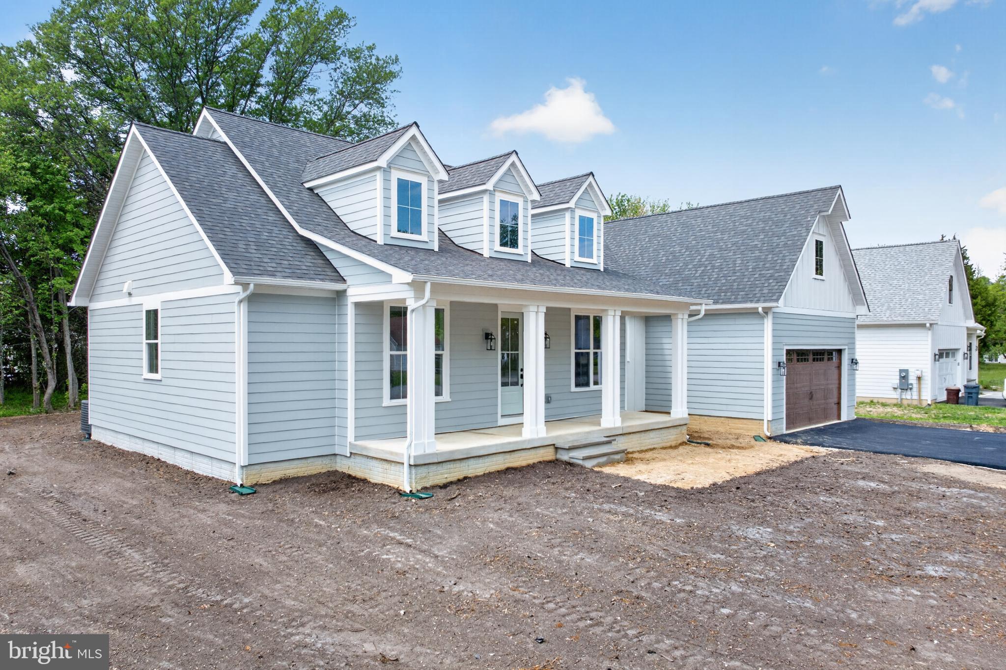 QUEEN ANNE COLONY - Residential