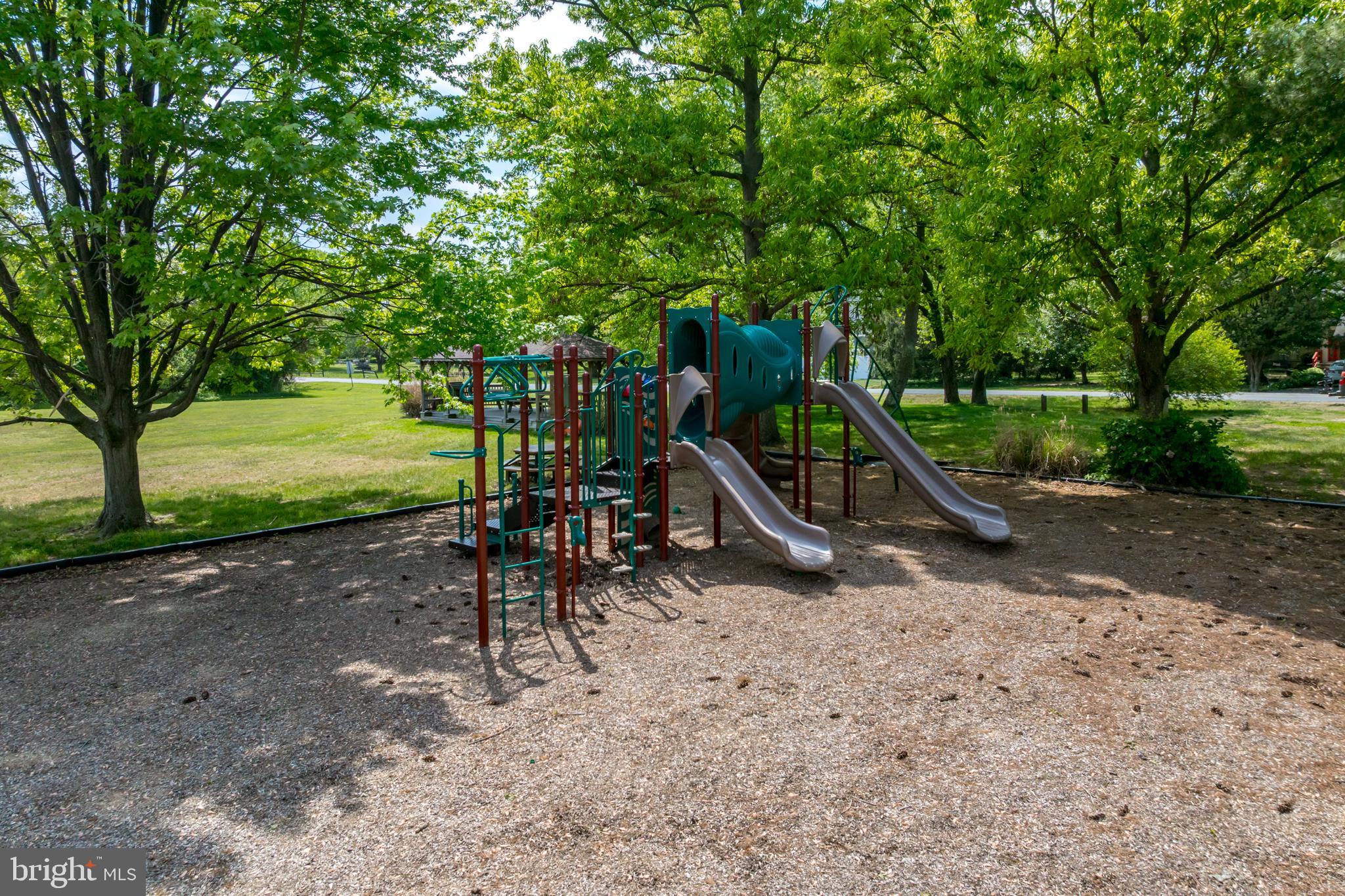 QUEEN ANNE COLONY - Residential