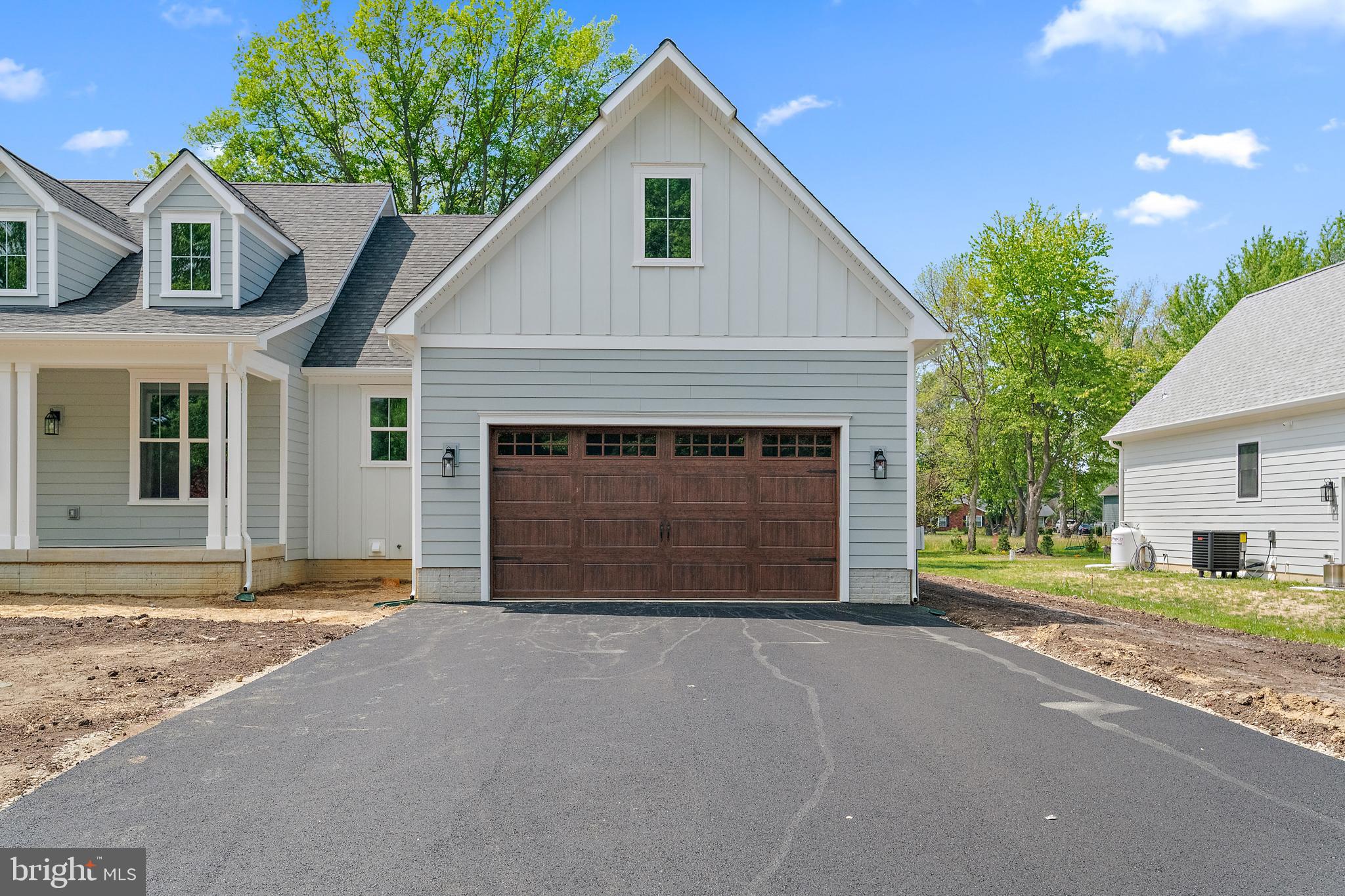 QUEEN ANNE COLONY - Residential