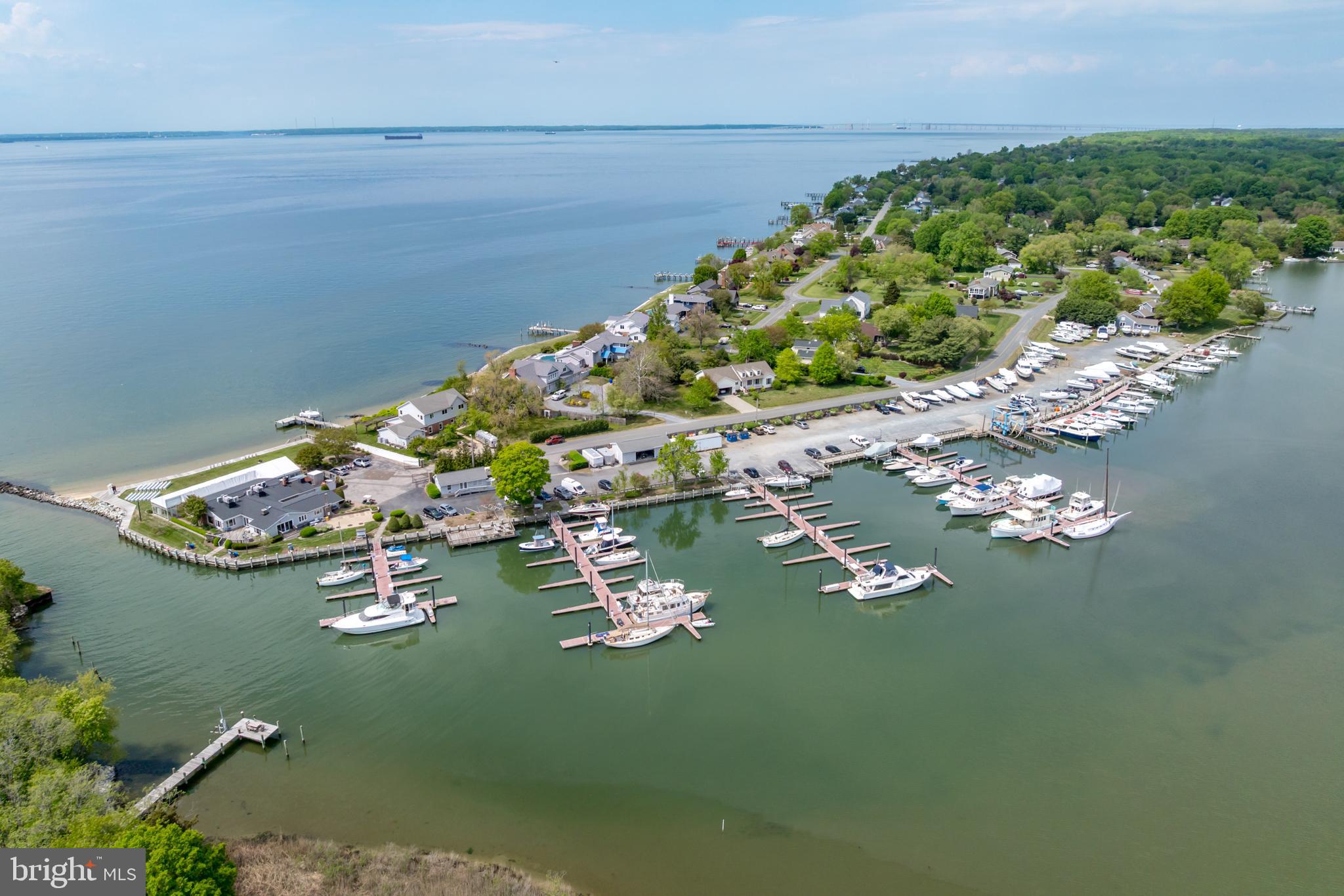 QUEEN ANNE COLONY - Residential