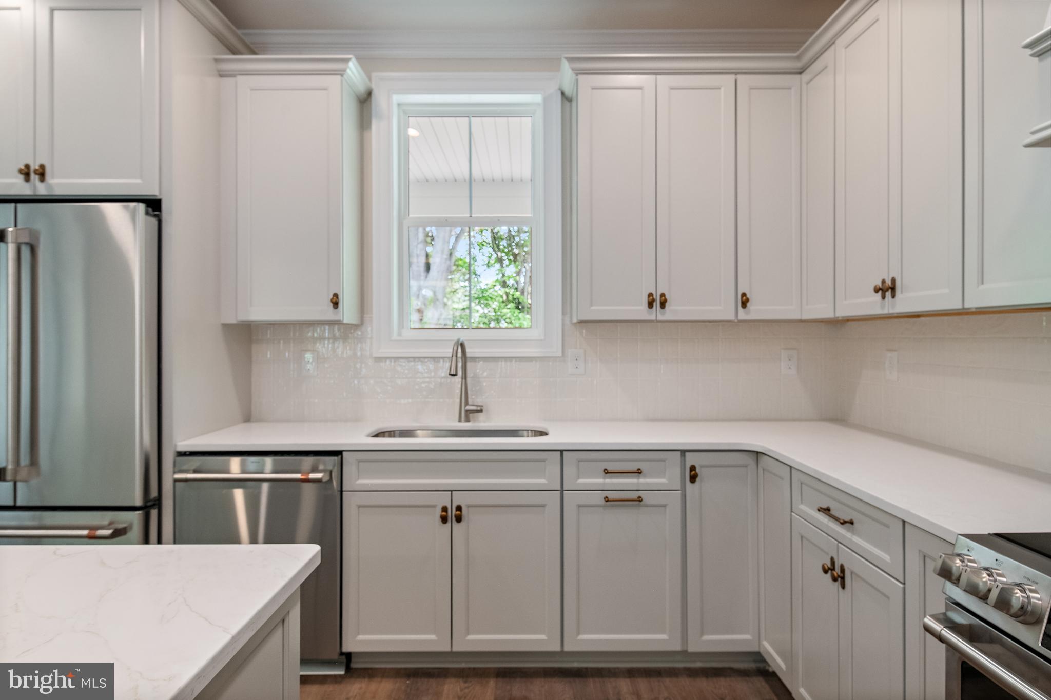 QUEEN ANNE COLONY - Residential