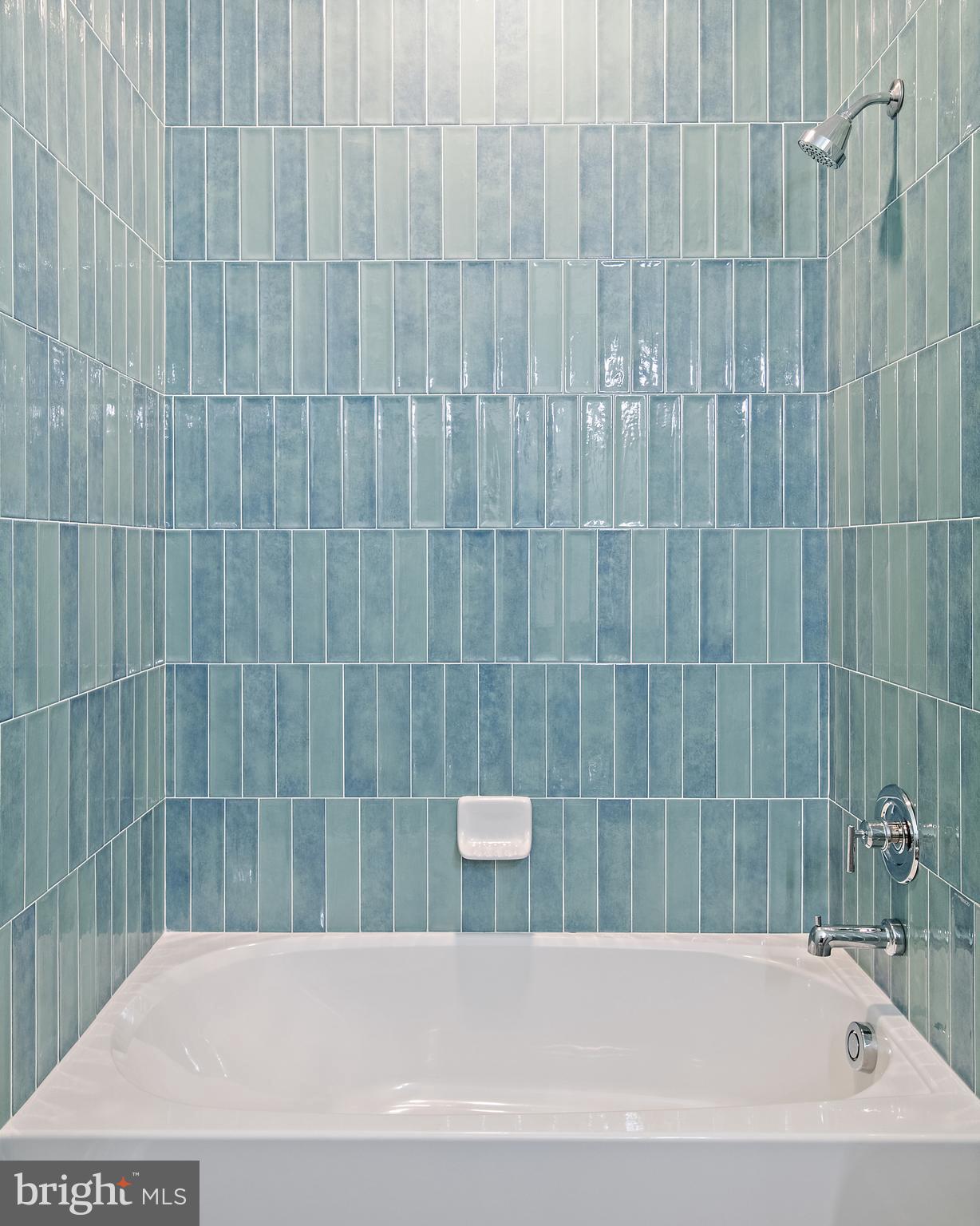 QUEEN ANNE COLONY - Residential