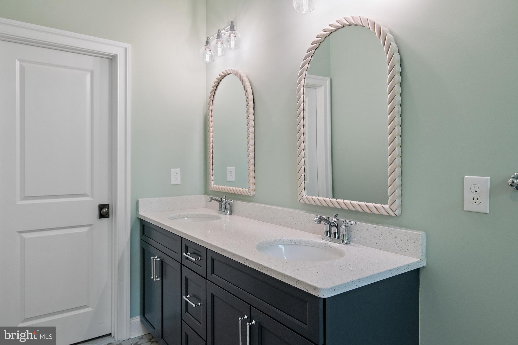 QUEEN ANNE COLONY - Residential