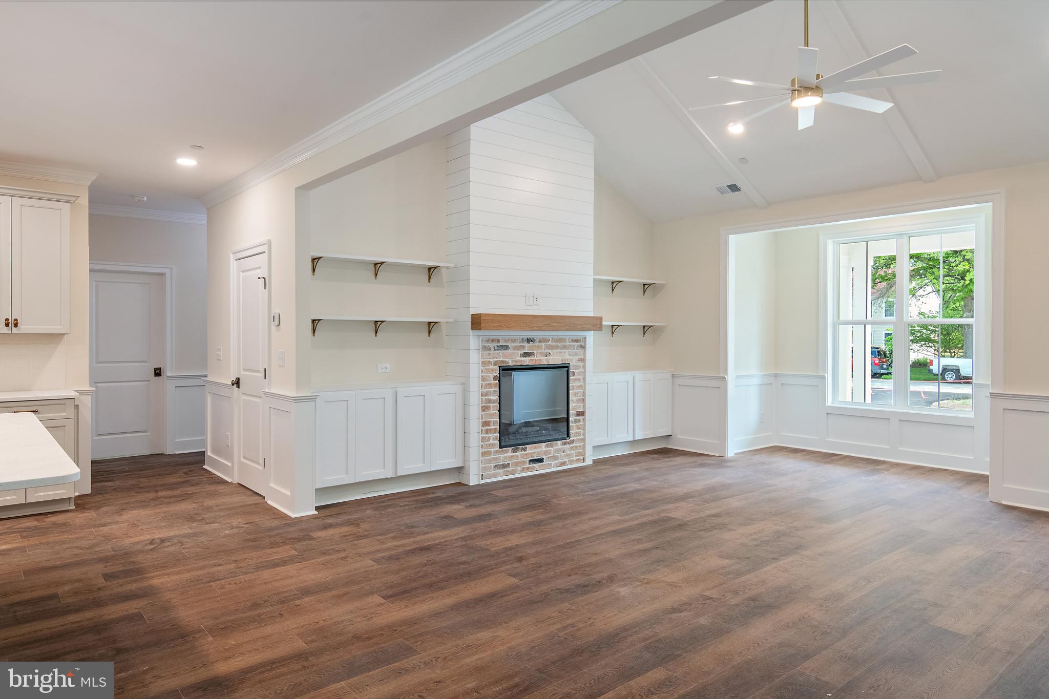 QUEEN ANNE COLONY - Residential