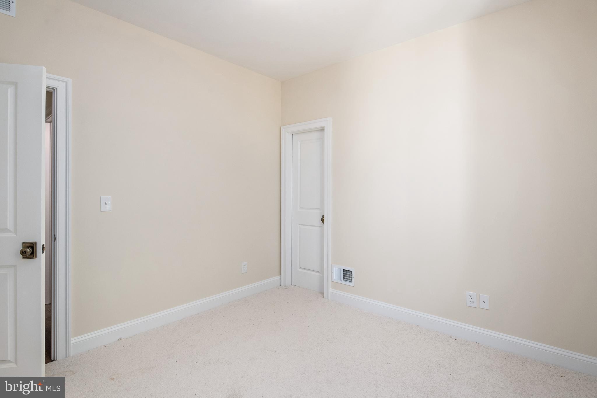 QUEEN ANNE COLONY - Residential