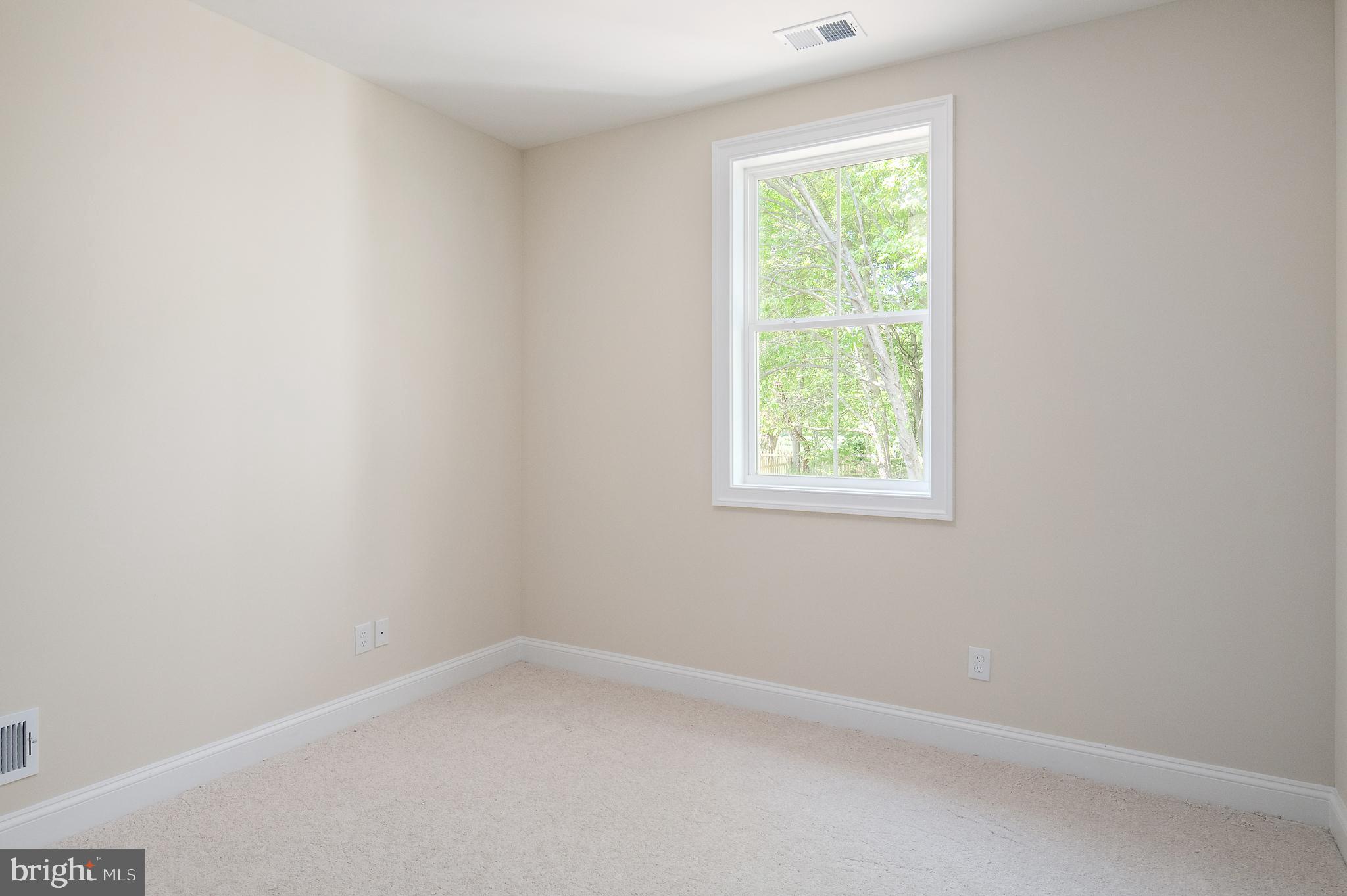 QUEEN ANNE COLONY - Residential