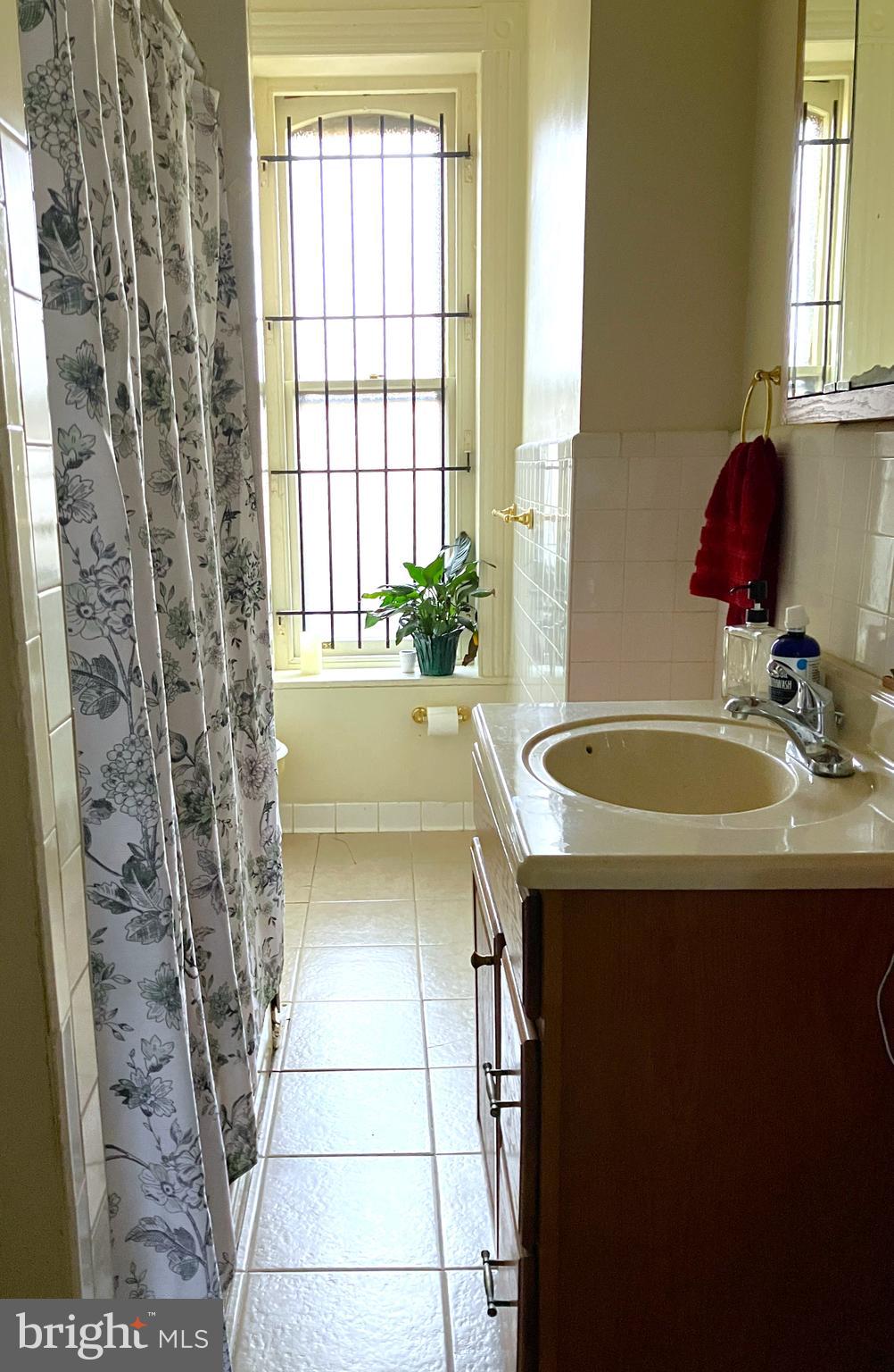 POWELTON VILLAGE - Commercial Sale