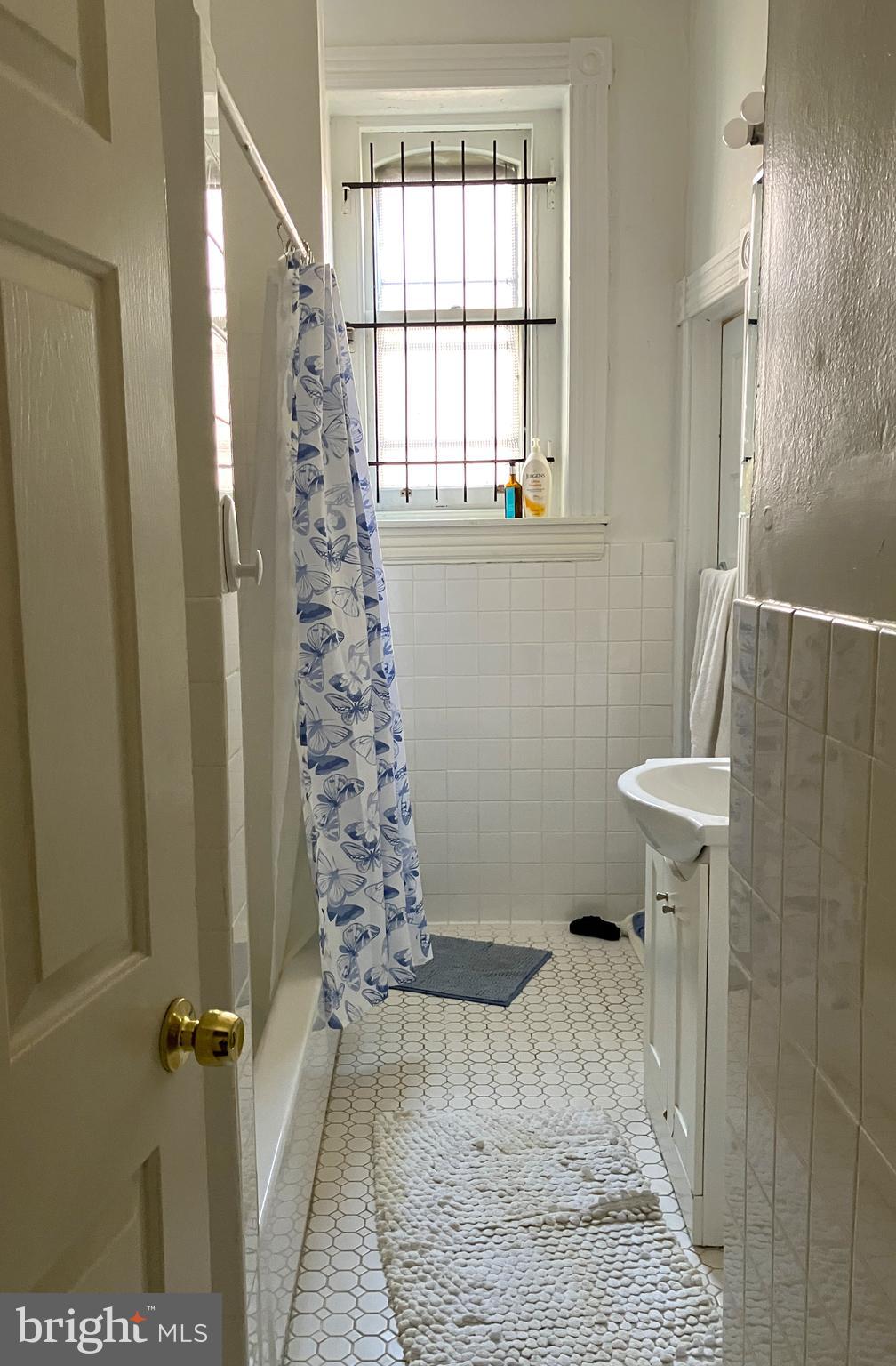 POWELTON VILLAGE - Commercial Sale