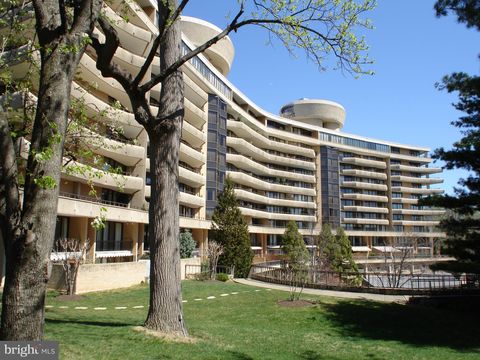Condo For Sale - 4200 NW Massachusetts Avenue #313<br/> WASHINGTON, DC 20016