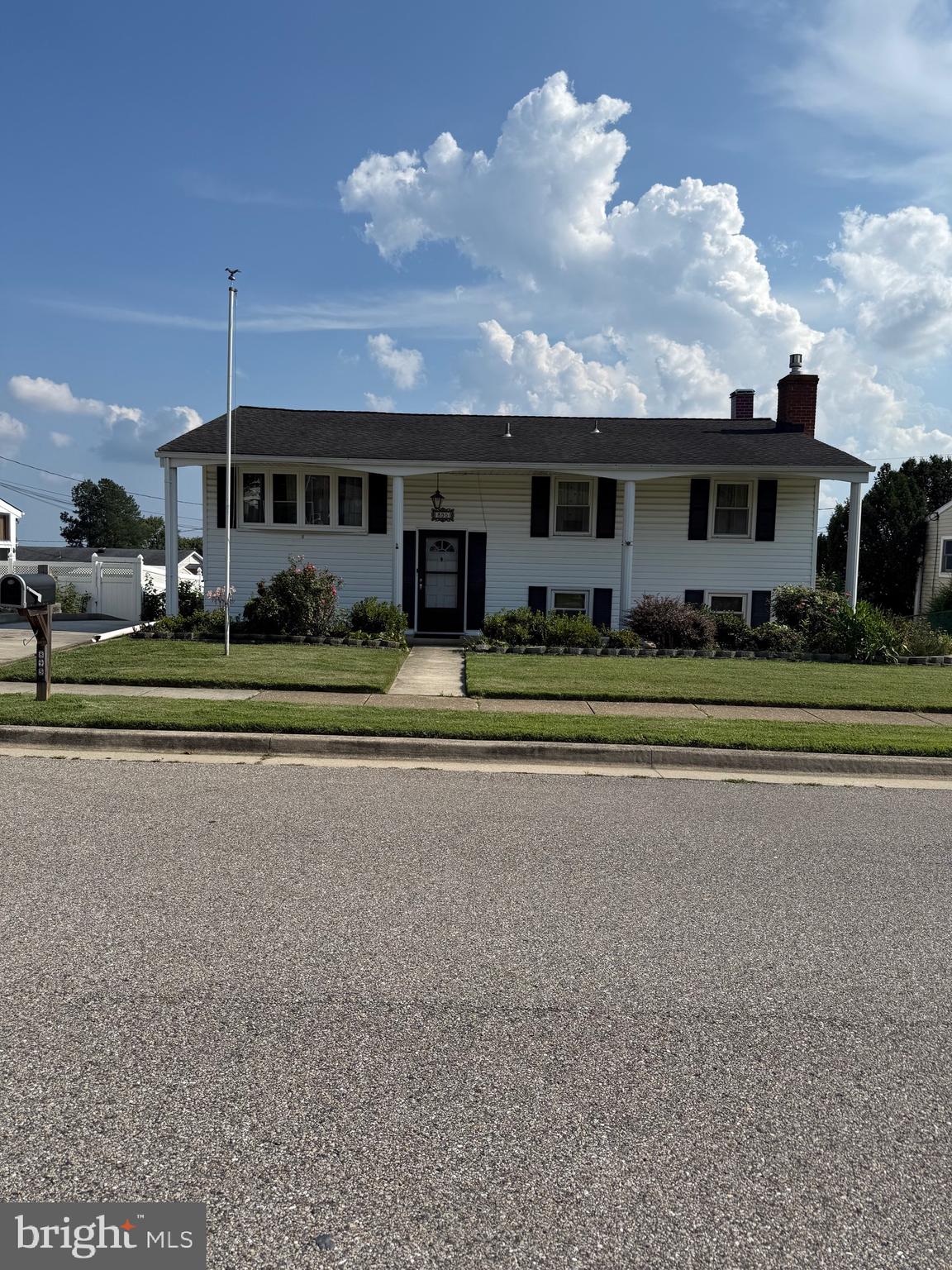 895 GORDON DRIVE