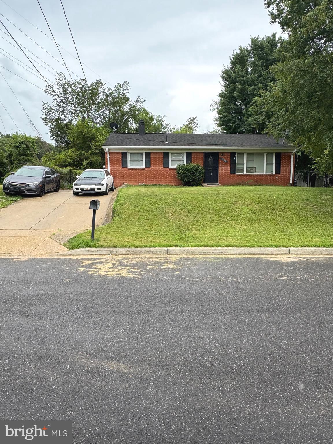 House is tenant occupied, 3 bedrooms 1 bath living room and kitchen in the main level.
Basement has a bathroom, kitchen living room and a bedroom