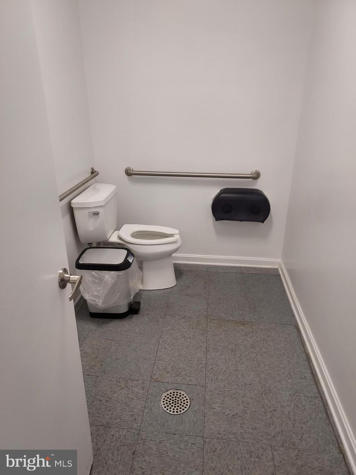 SOLOMONS ISLAND - Commercial Sale