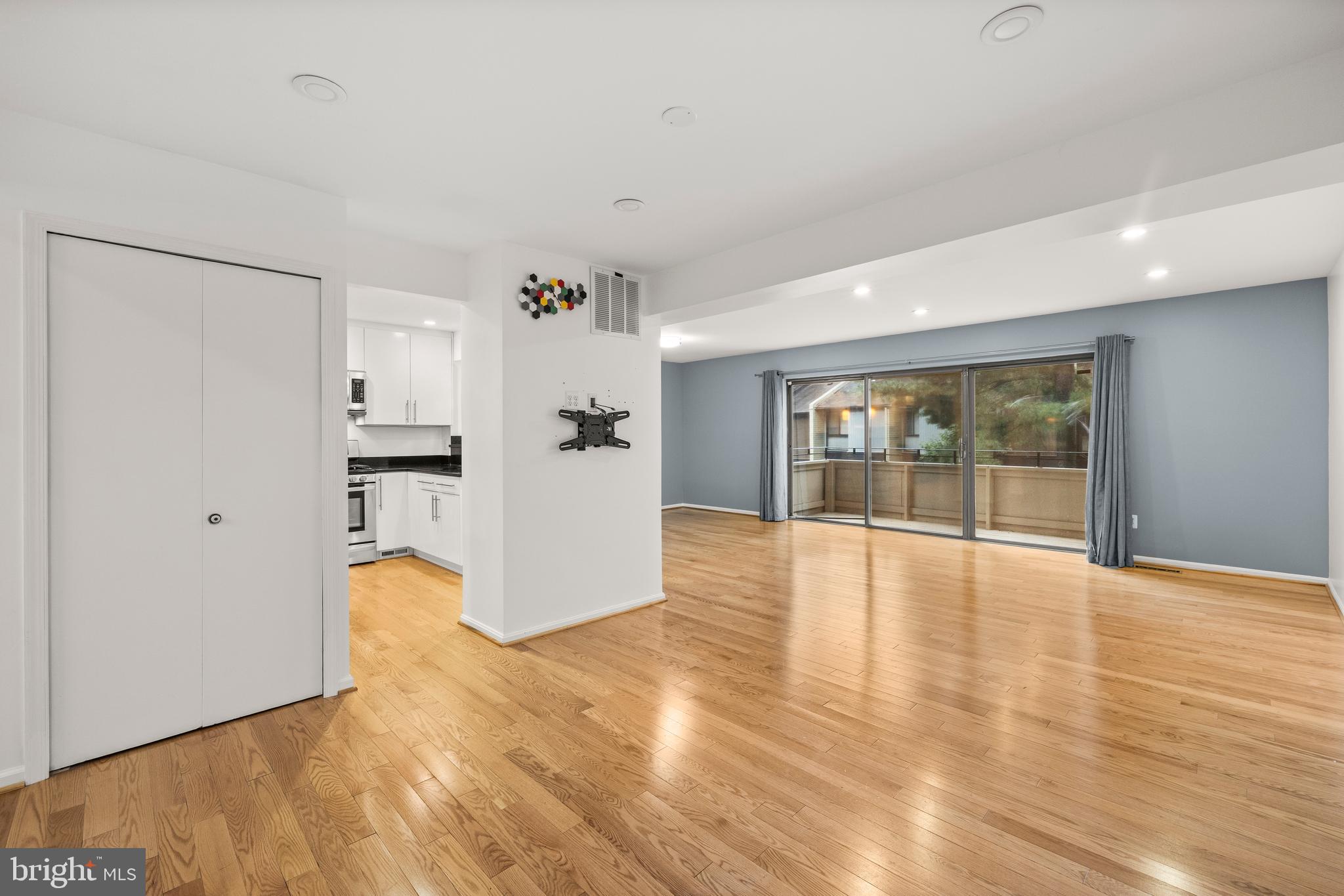 RESTON - Residential