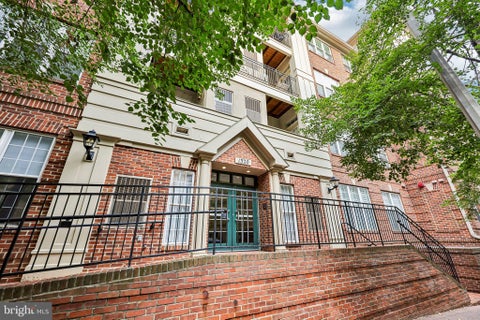 Photo of 1320 N Wayne Street N #405, ARLINGTON, VA 22201 (MLS # VAAR2073766)