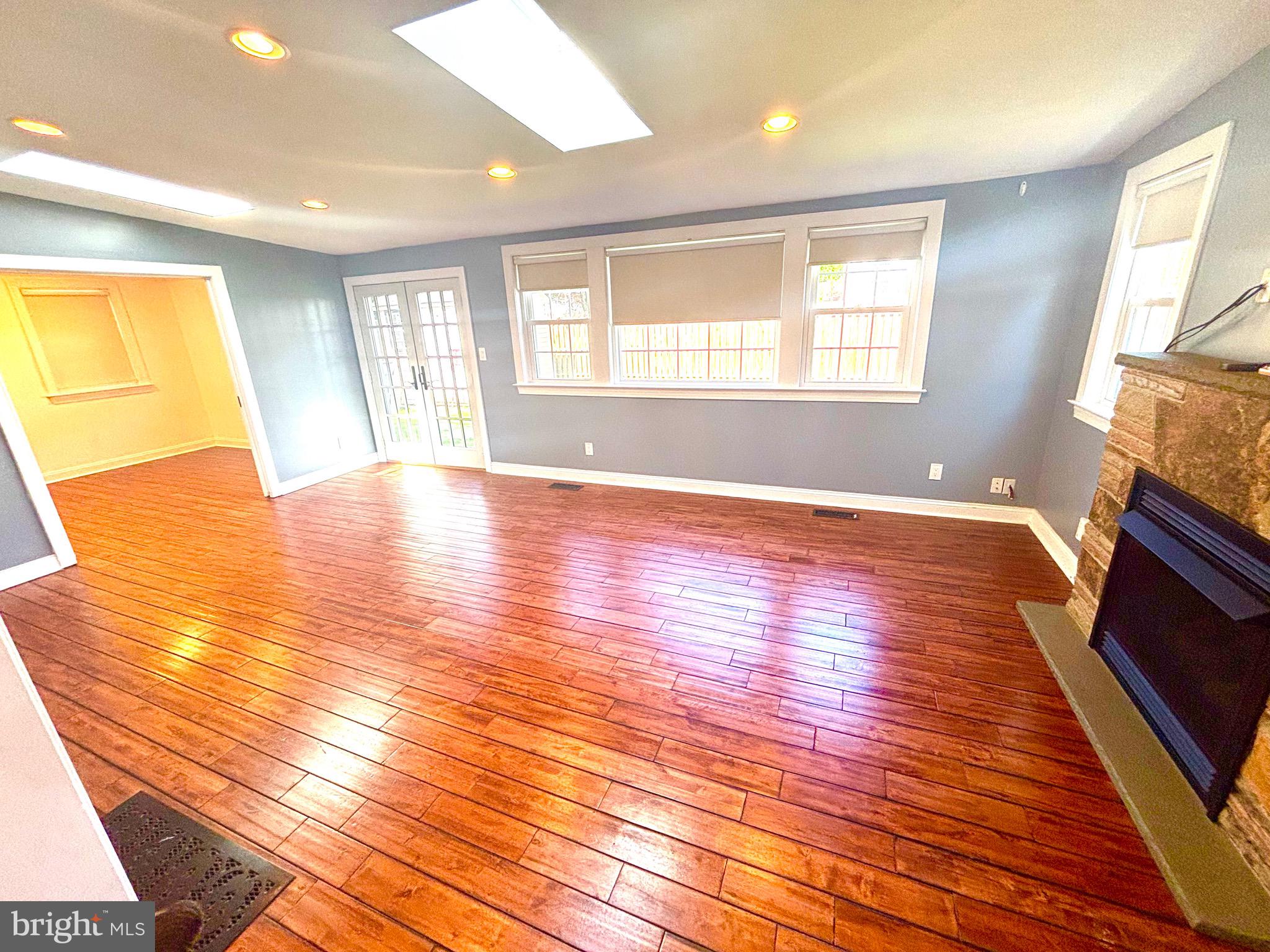 FOX CHASE MANOR - Residential