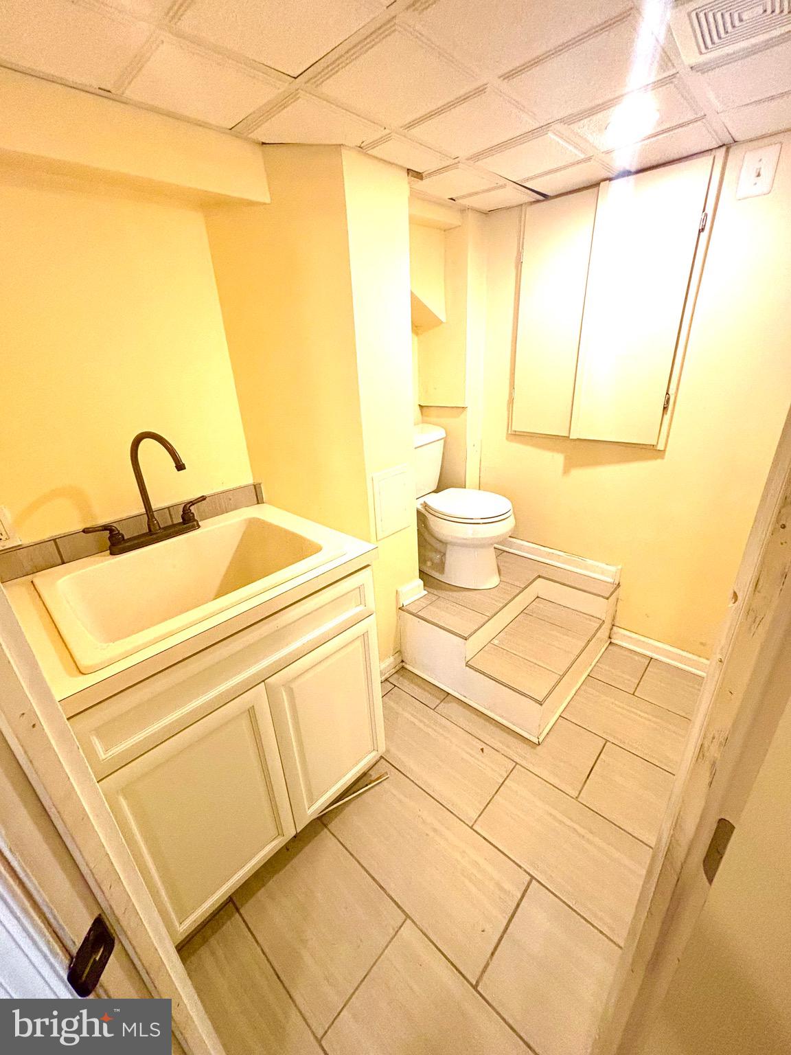 FOX CHASE MANOR - Residential