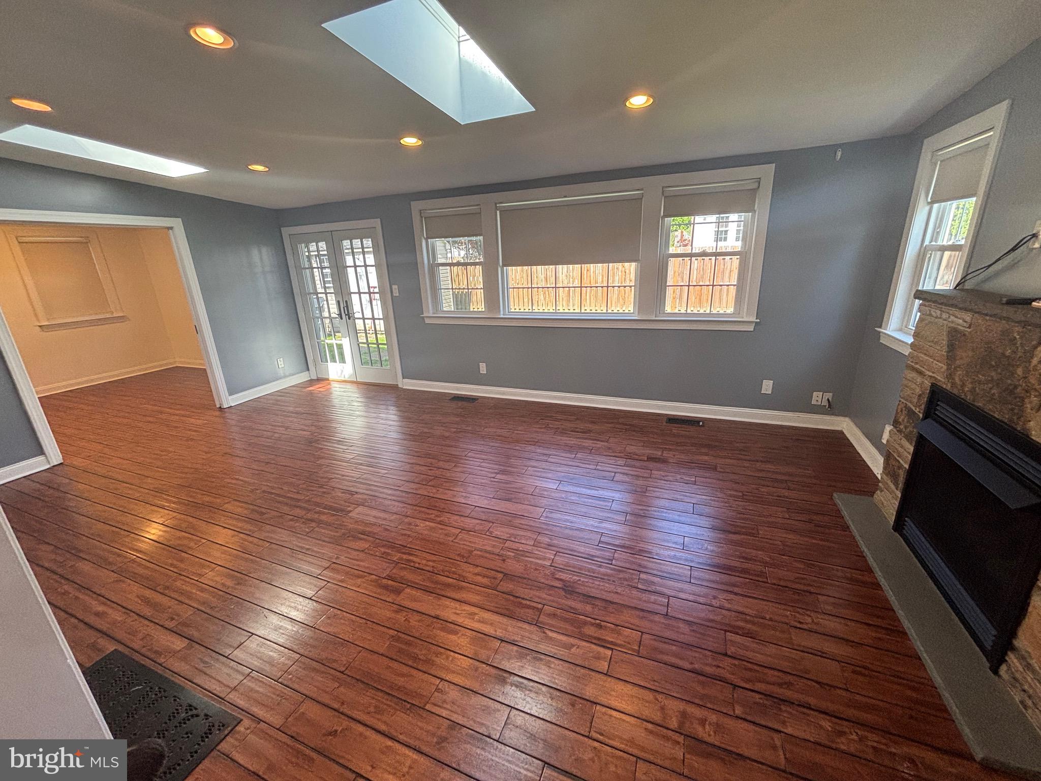 FOX CHASE MANOR - Residential