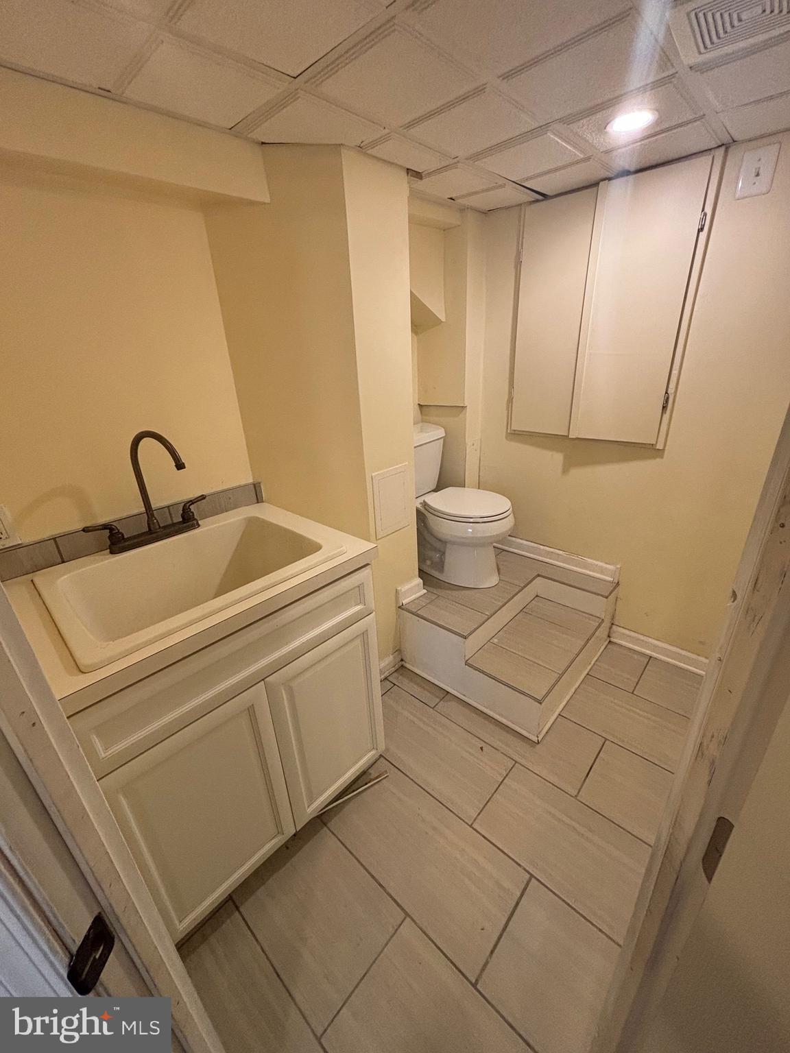 FOX CHASE MANOR - Residential