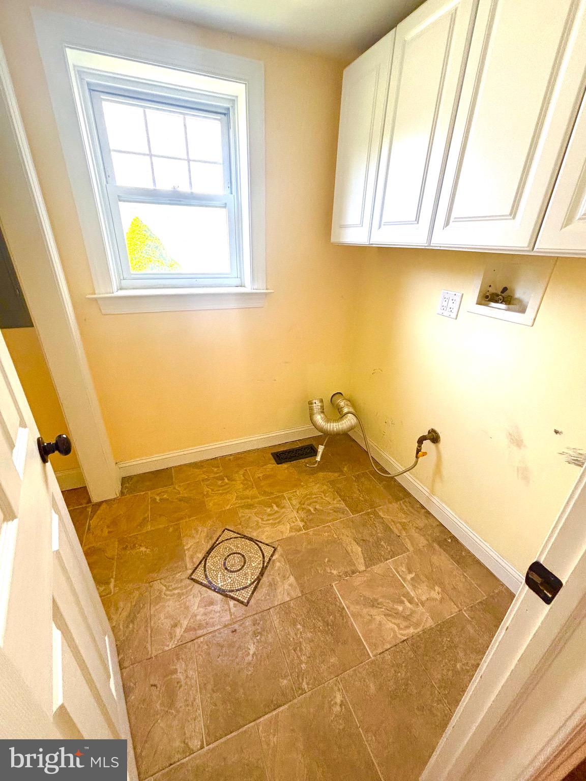 FOX CHASE MANOR - Residential