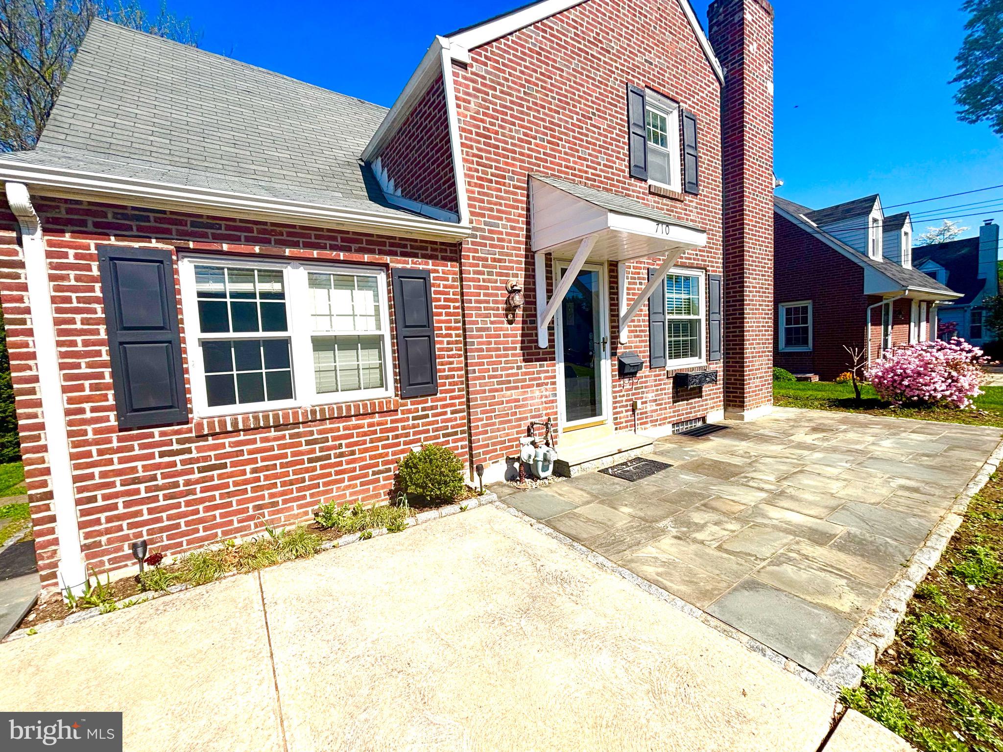 FOX CHASE MANOR - Residential