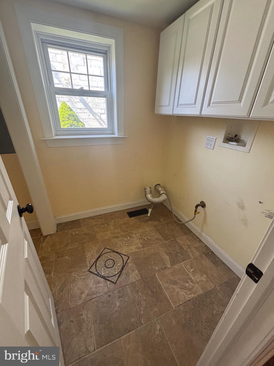 FOX CHASE MANOR - Residential