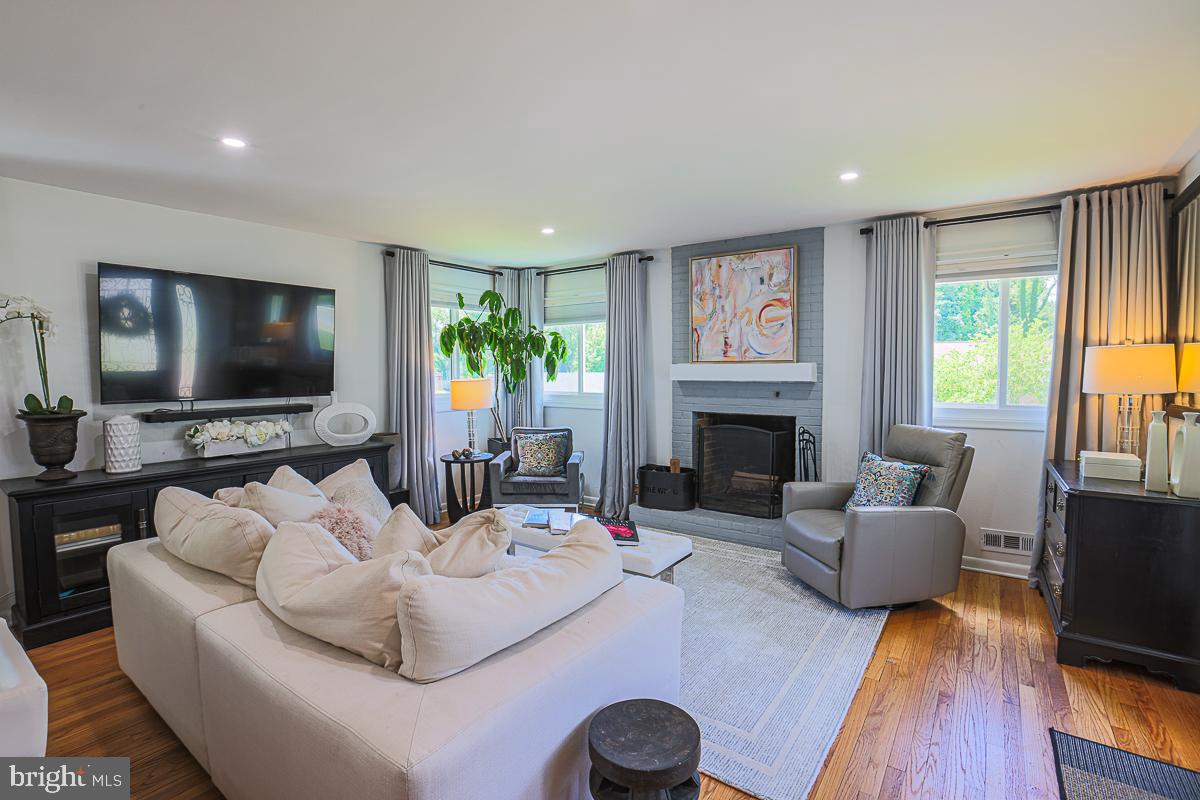 TEN HILLS - Residential