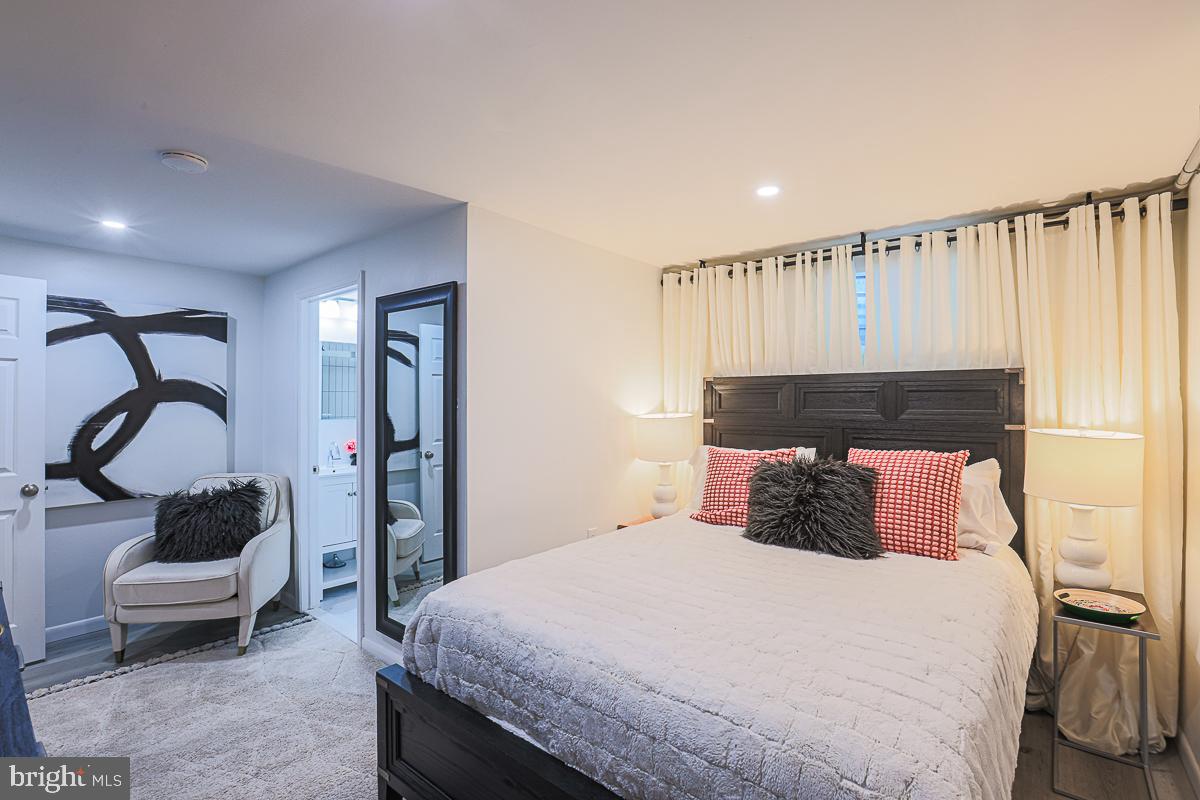 TEN HILLS - Residential