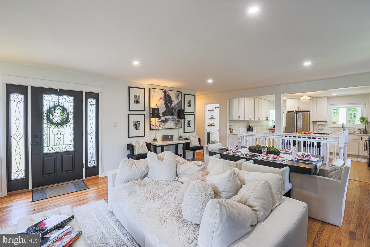 TEN HILLS - Residential