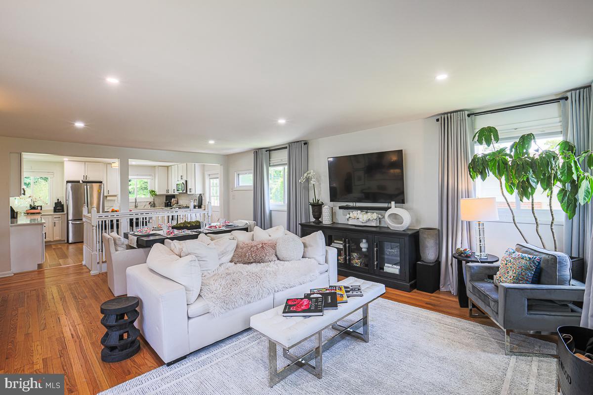 TEN HILLS - Residential