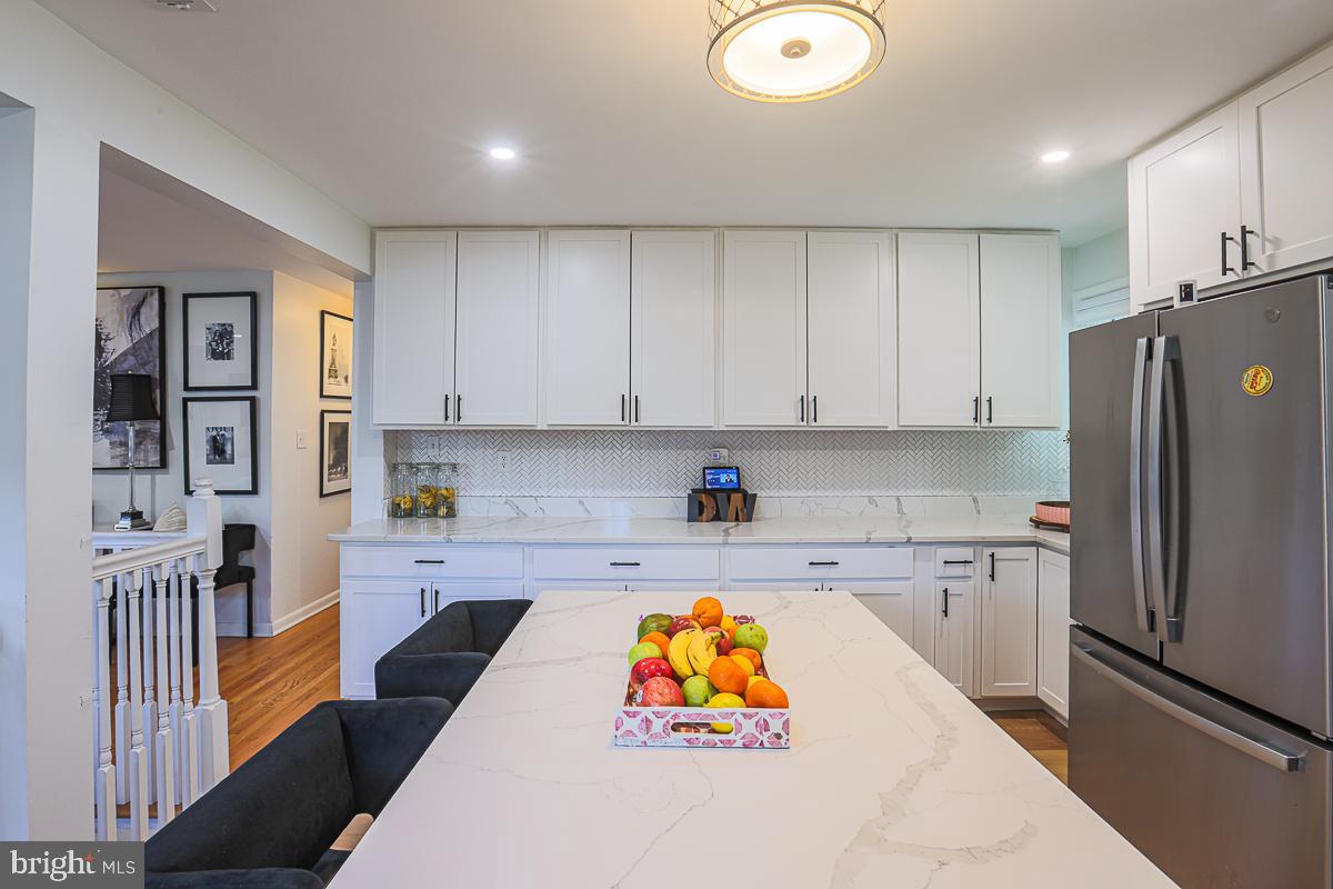TEN HILLS - Residential