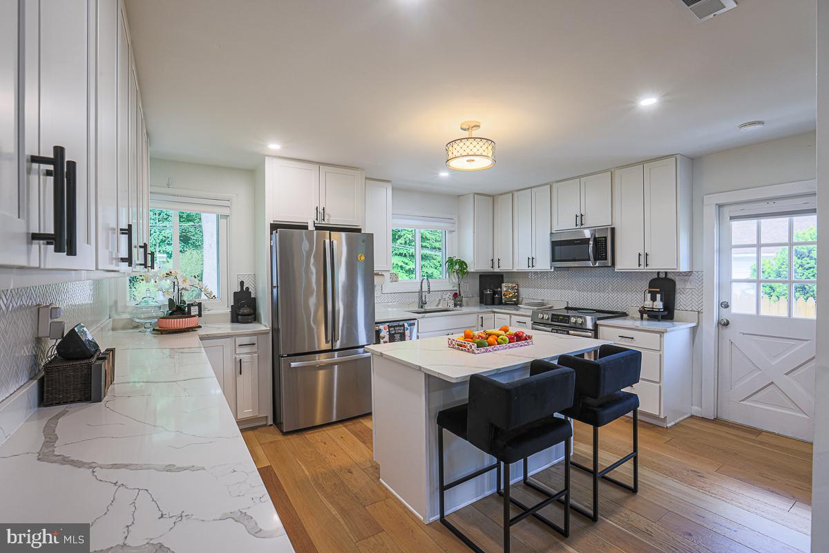 TEN HILLS - Residential