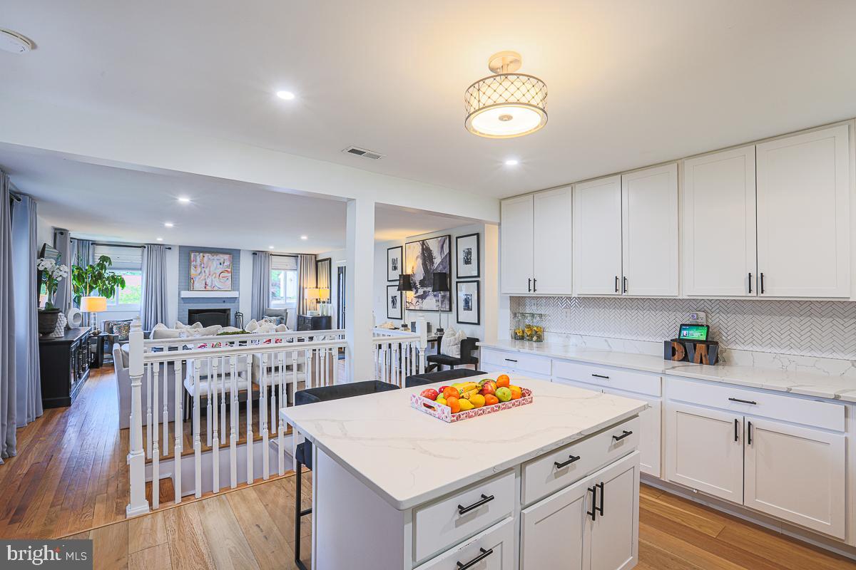 TEN HILLS - Residential