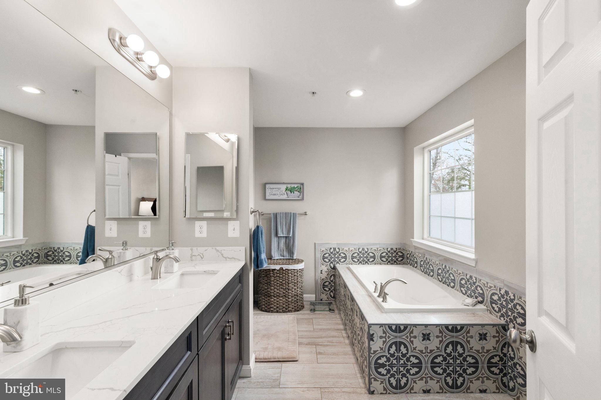 OLIVER BEACH - Residential