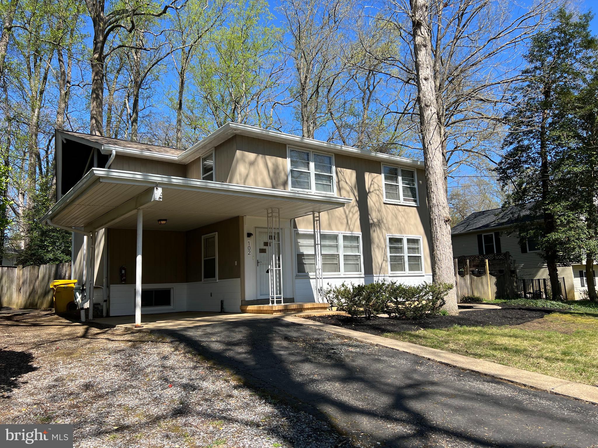 102 OAK DRIVE