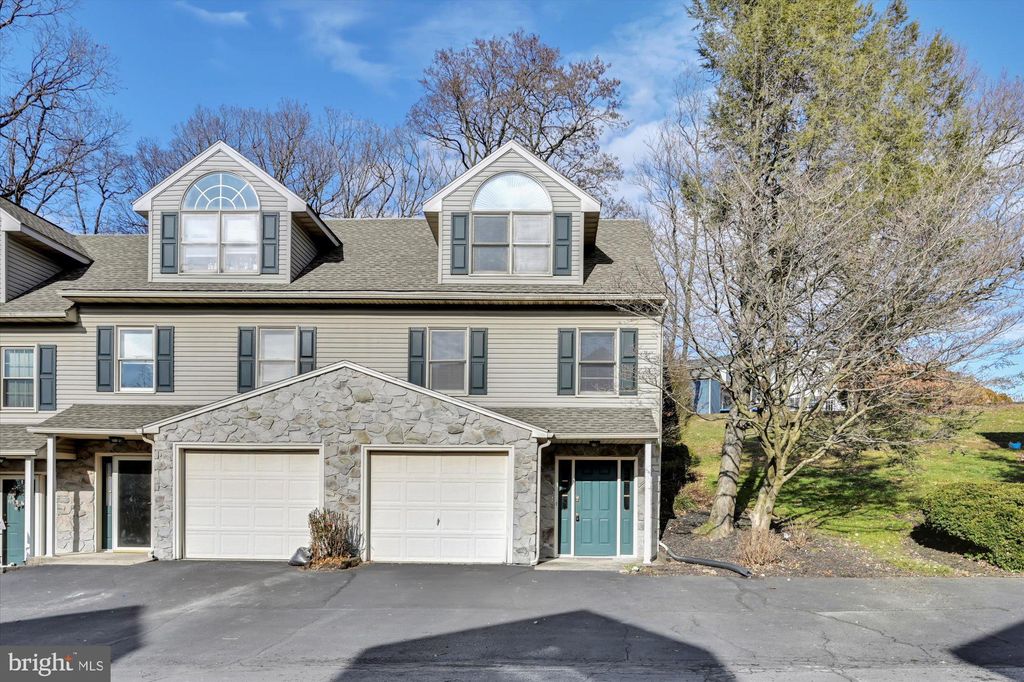Photo of 21 LAUREL RDG, LEOLA, PA 17540 (MLS # PALA2029344)
