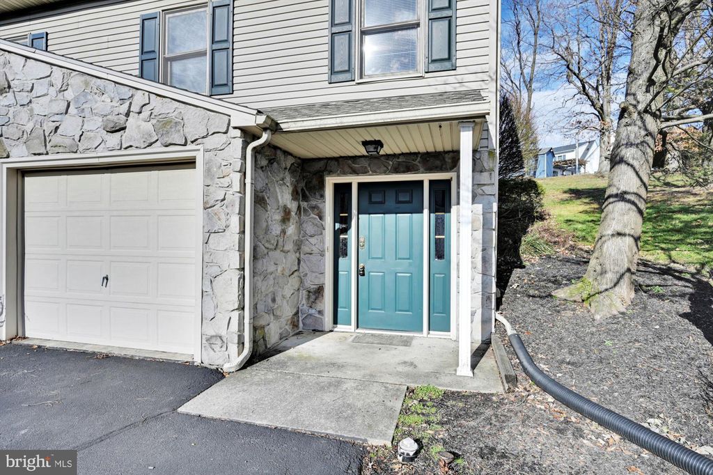 Photo of 21 LAUREL RDG, LEOLA, PA 17540 (MLS # PALA2029344)