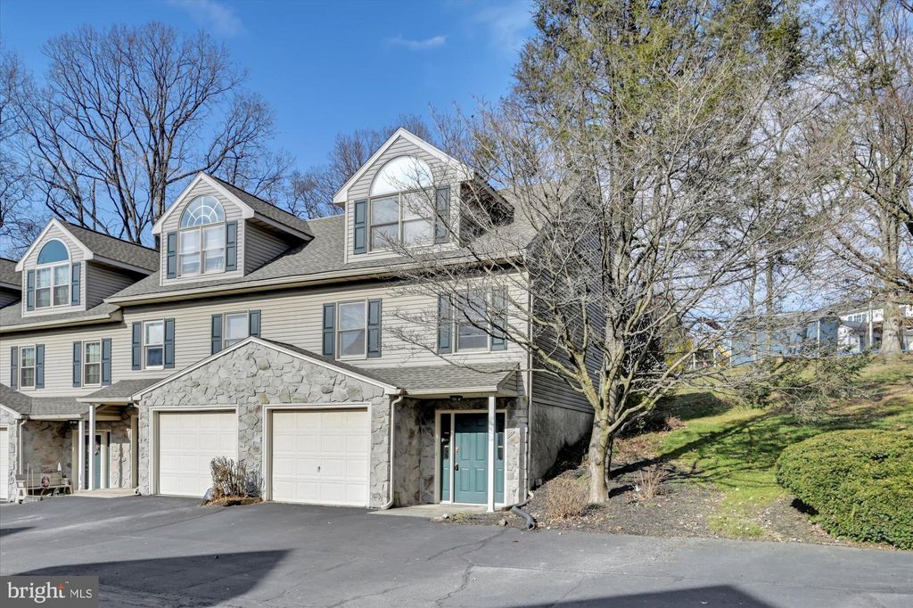 Photo of 21 LAUREL RDG, LEOLA, PA 17540 (MLS # PALA2029344)