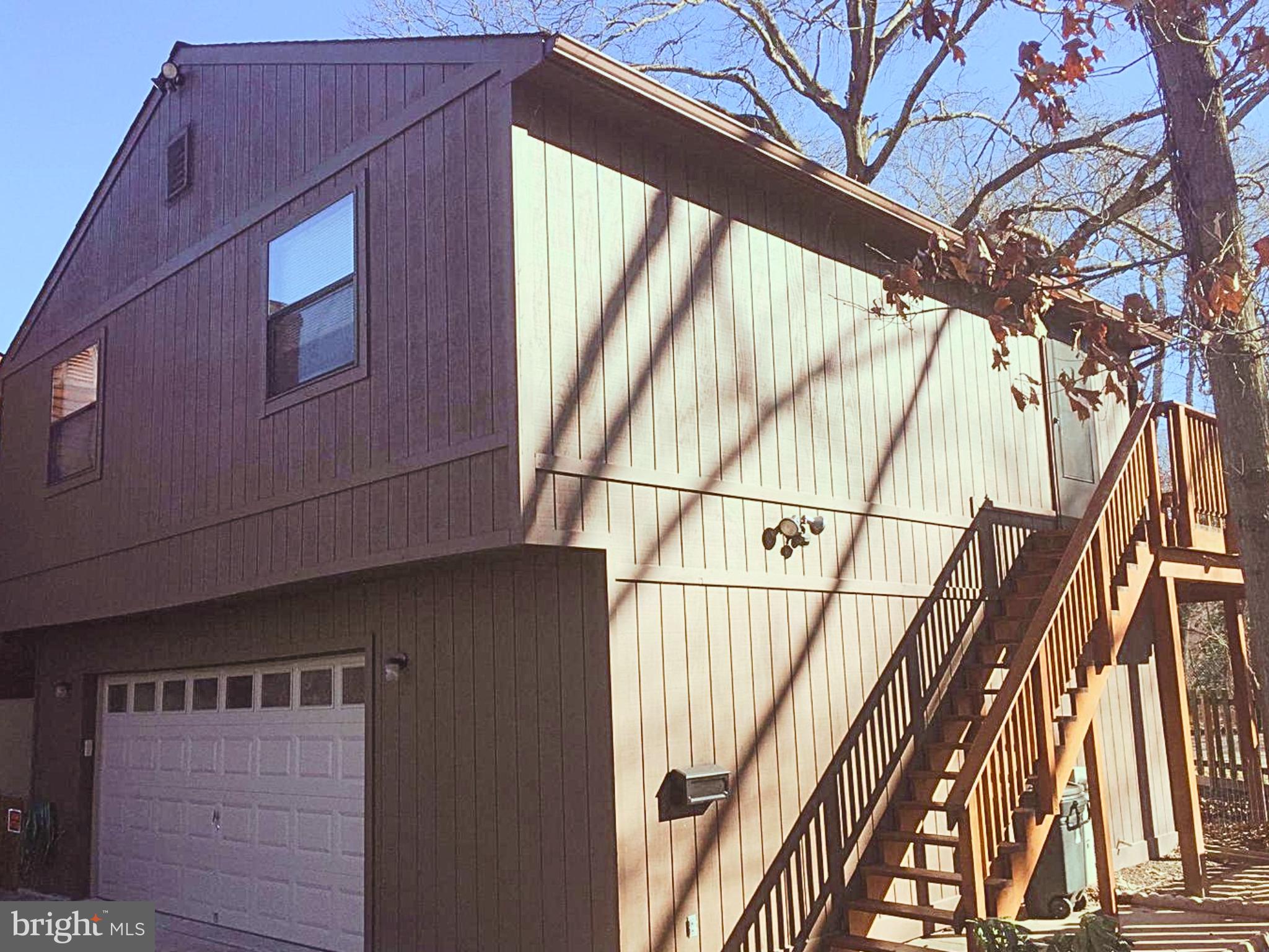 One Bedroom apartment for rent in Rock View Beach community. 1 bedroom 1 full bathroom unit above garage with separate entrance. Spacious deck area for outdoor activities. Parking space on the driveway.
Tours will be available starting 9/1 once property is vacant. Apply online through Zillow: