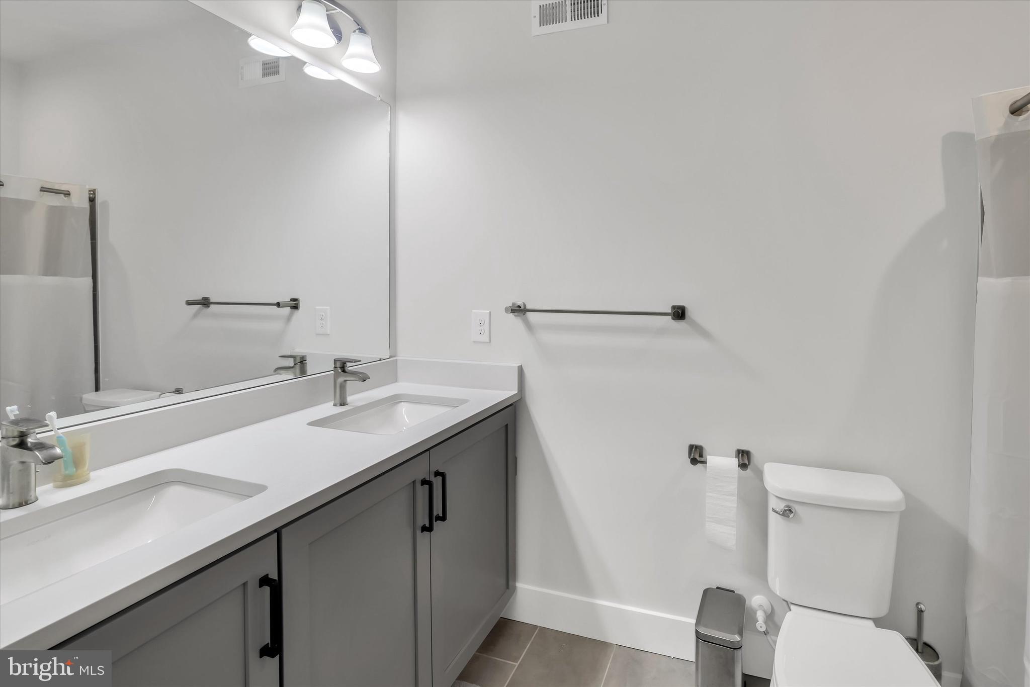 OVERLOOK AT TOWN CENTER - Residential