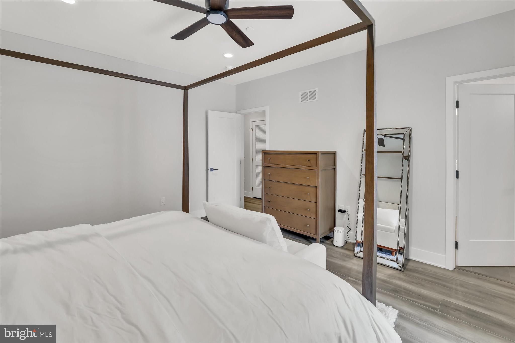 OVERLOOK AT TOWN CENTER - Residential