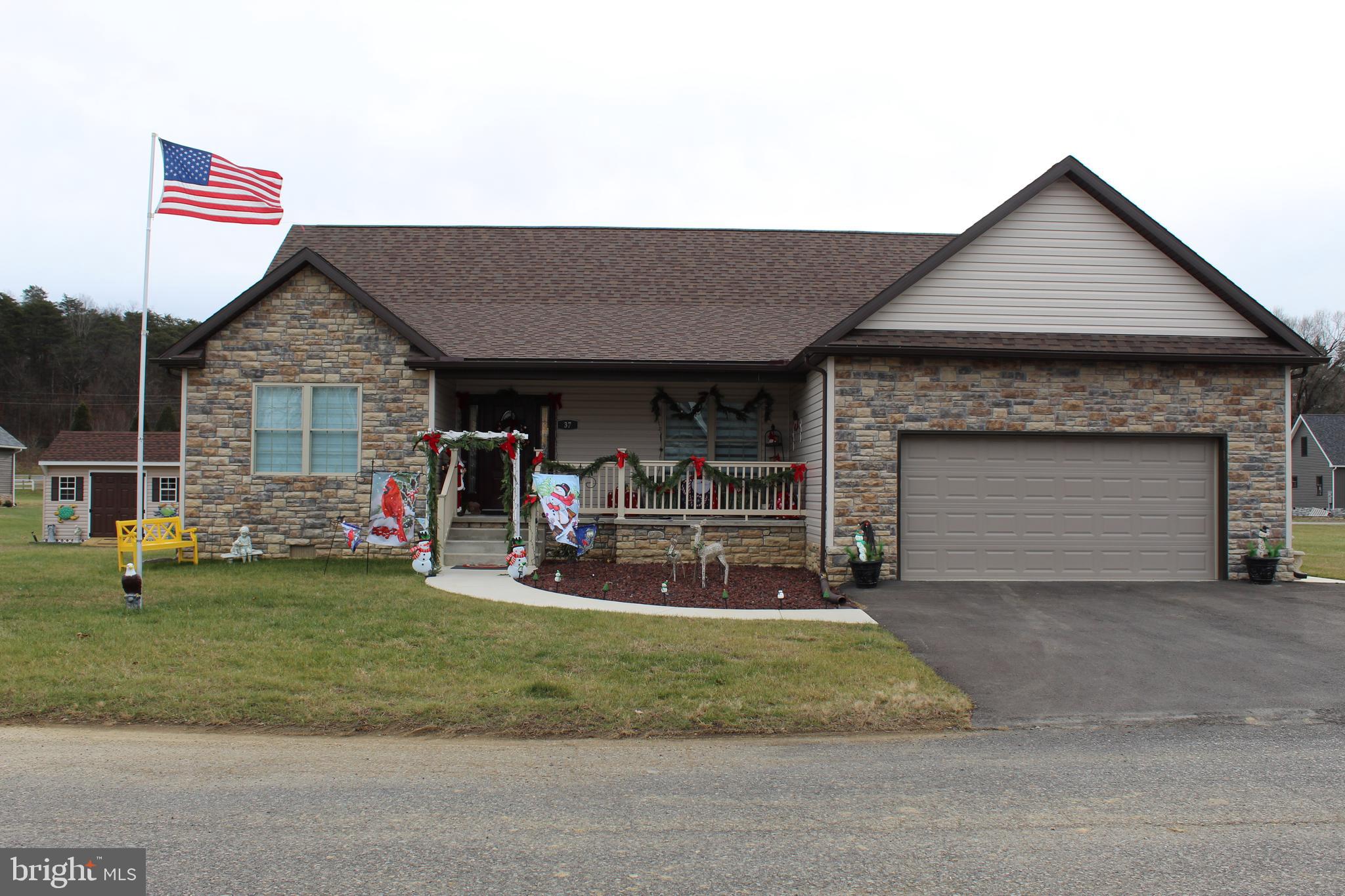 CREEKSIDE MANOR - Residential