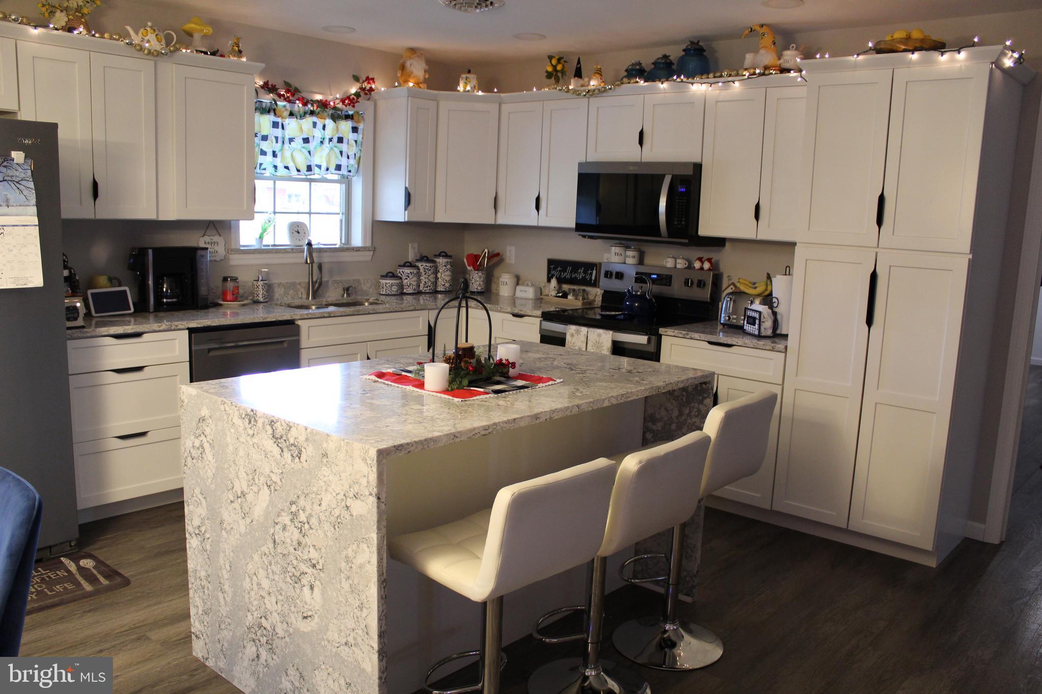 CREEKSIDE MANOR - Residential