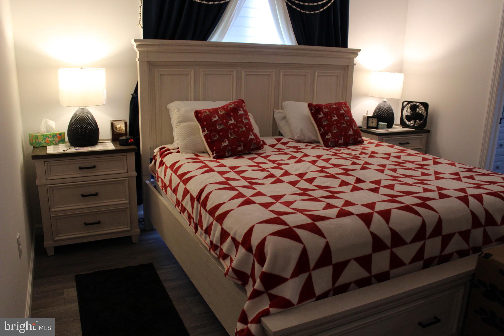 CREEKSIDE MANOR - Residential