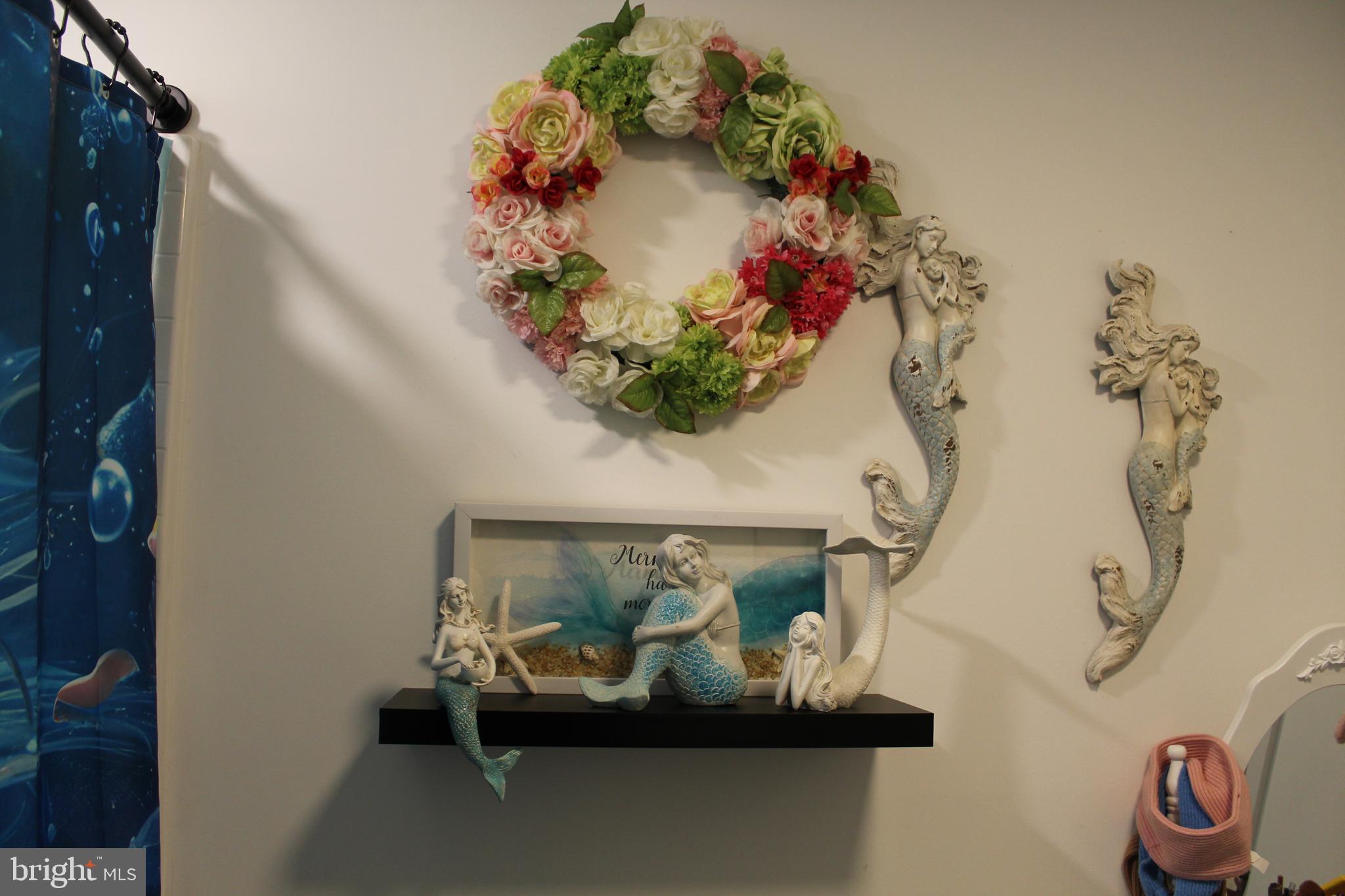 CREEKSIDE MANOR - Residential