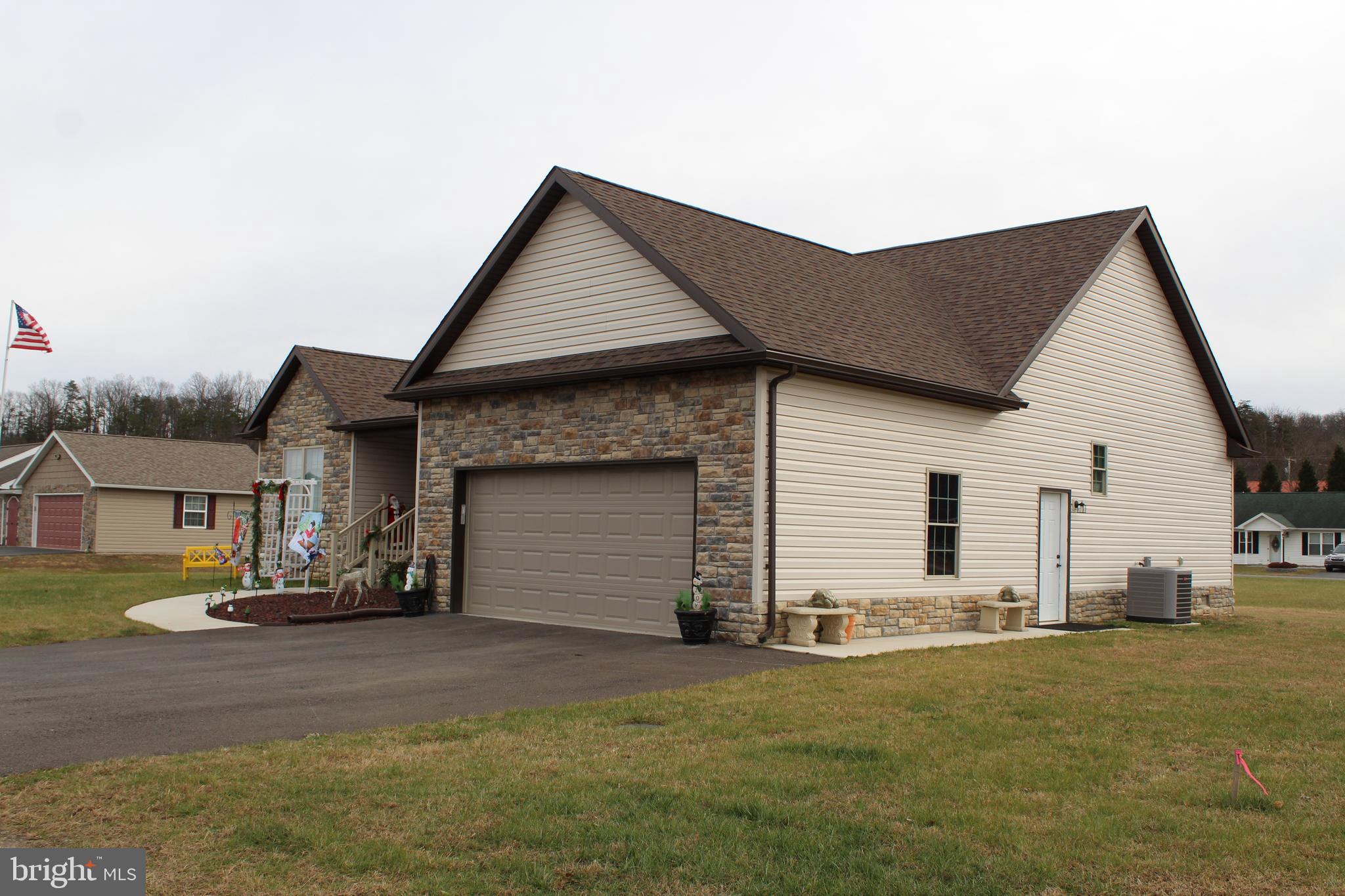 CREEKSIDE MANOR - Residential