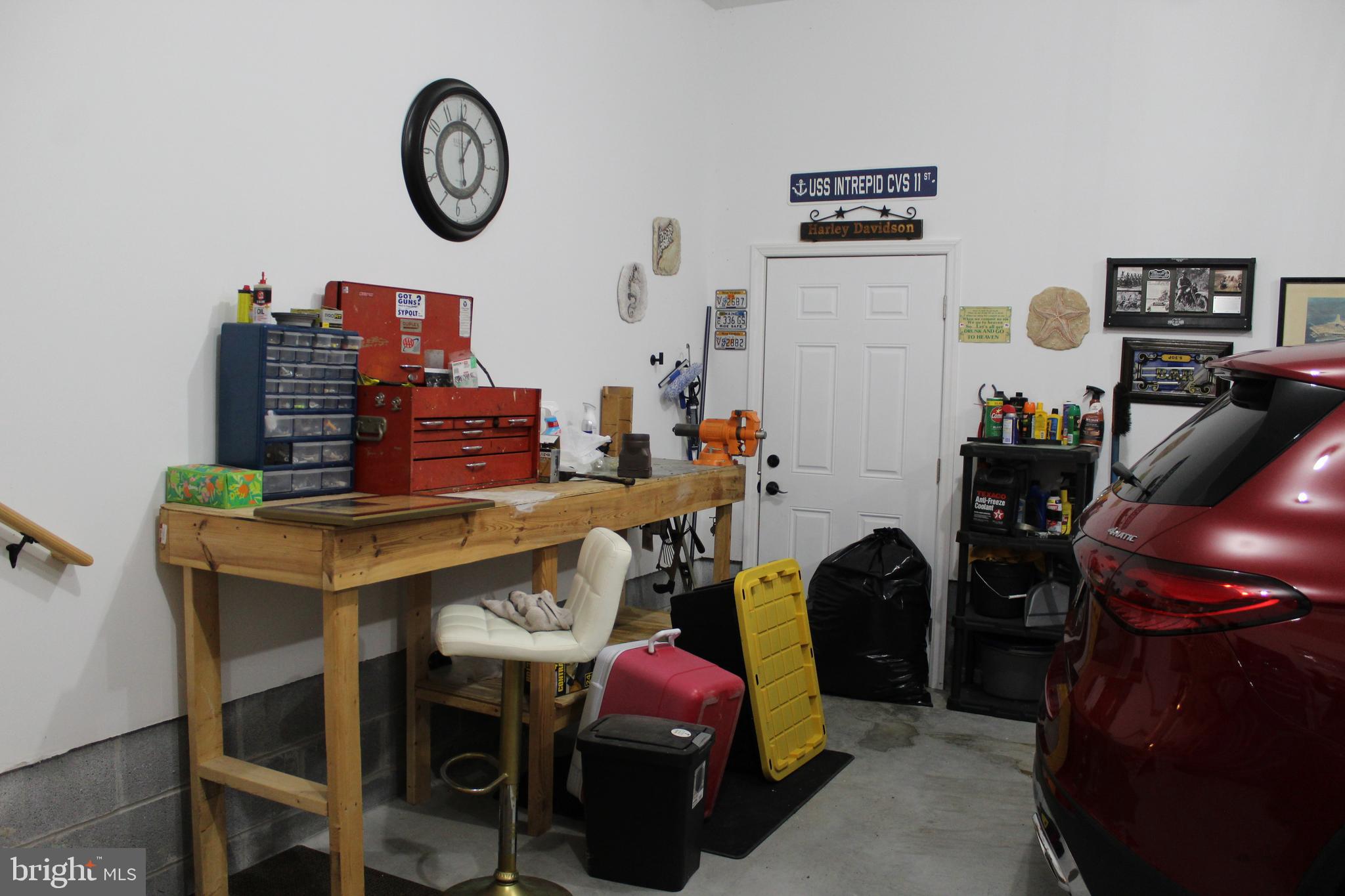 CREEKSIDE MANOR - Residential