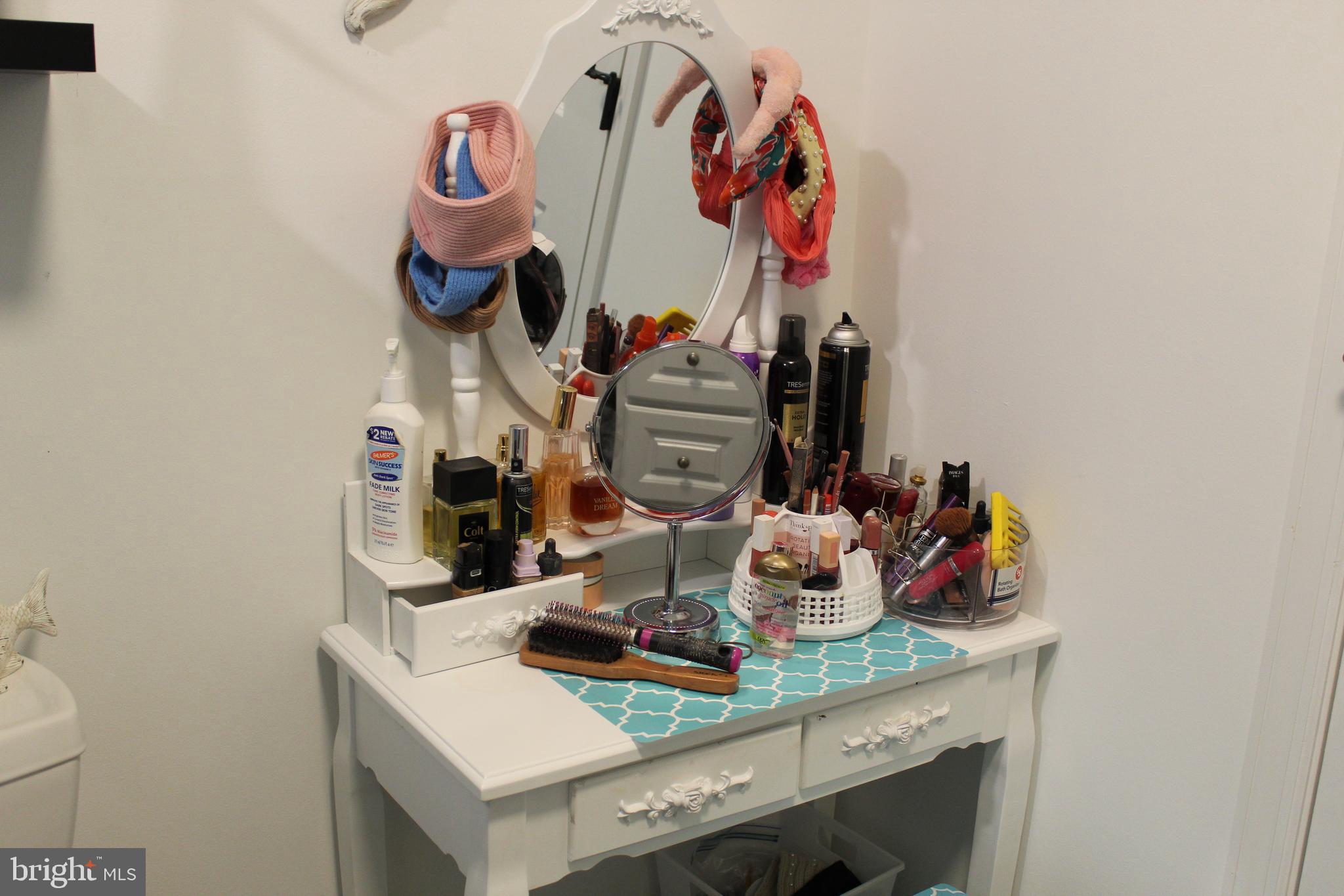 CREEKSIDE MANOR - Residential